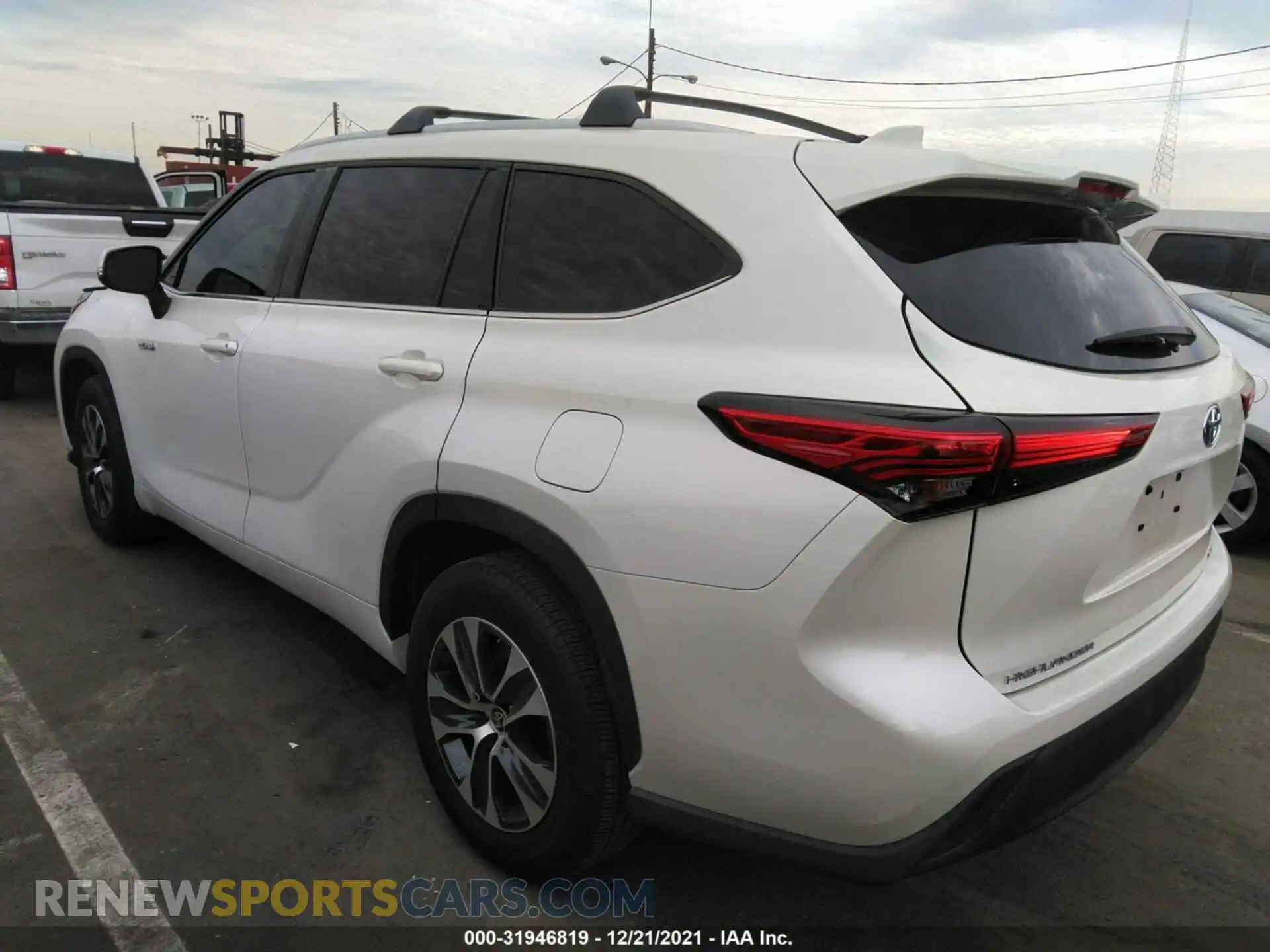 3 Photograph of a damaged car 5TDHARAH7MS506663 TOYOTA HIGHLANDER 2021