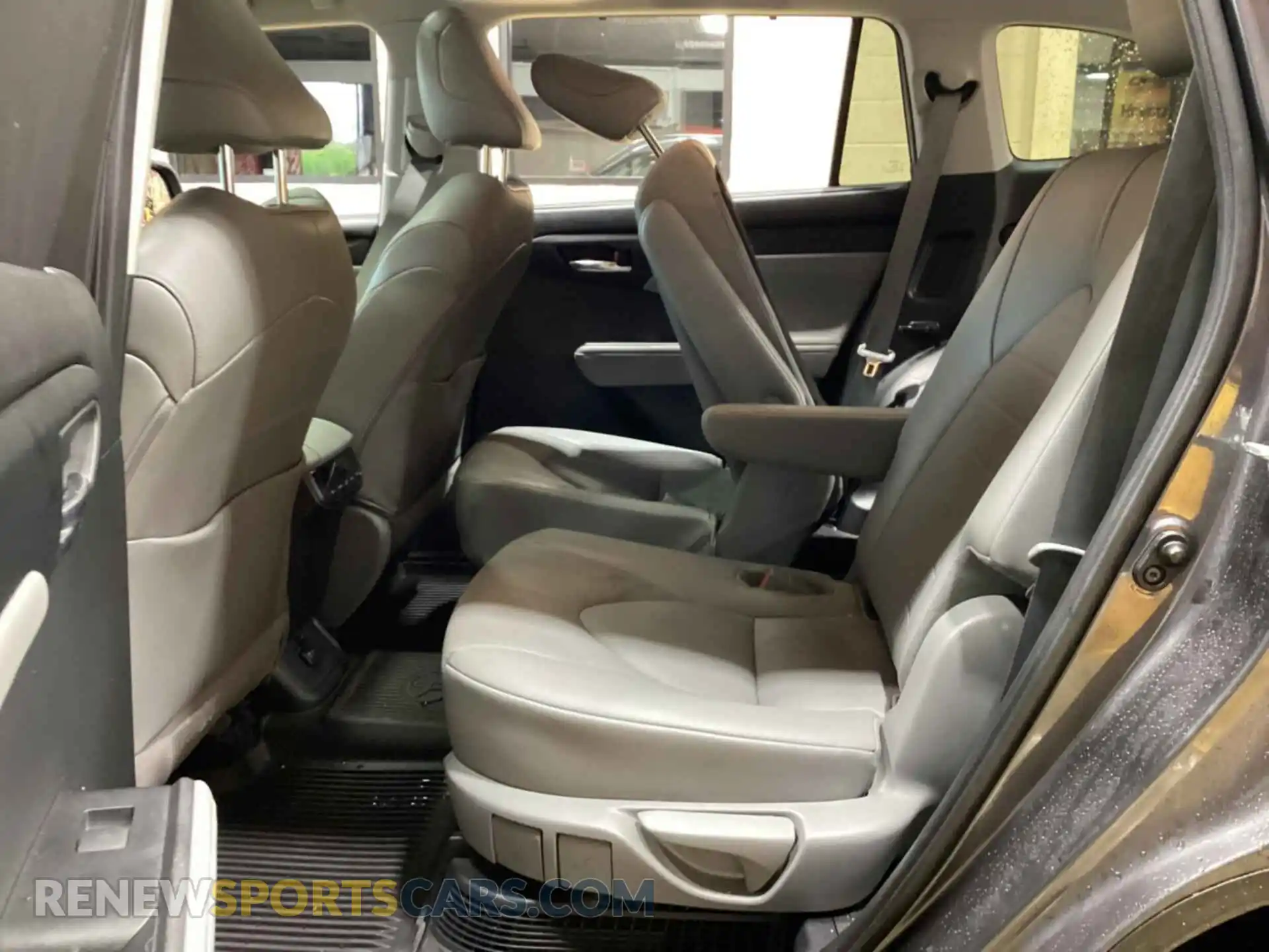 2 Photograph of a damaged car 5TDHARAH9MS011929 TOYOTA HIGHLANDER 2021