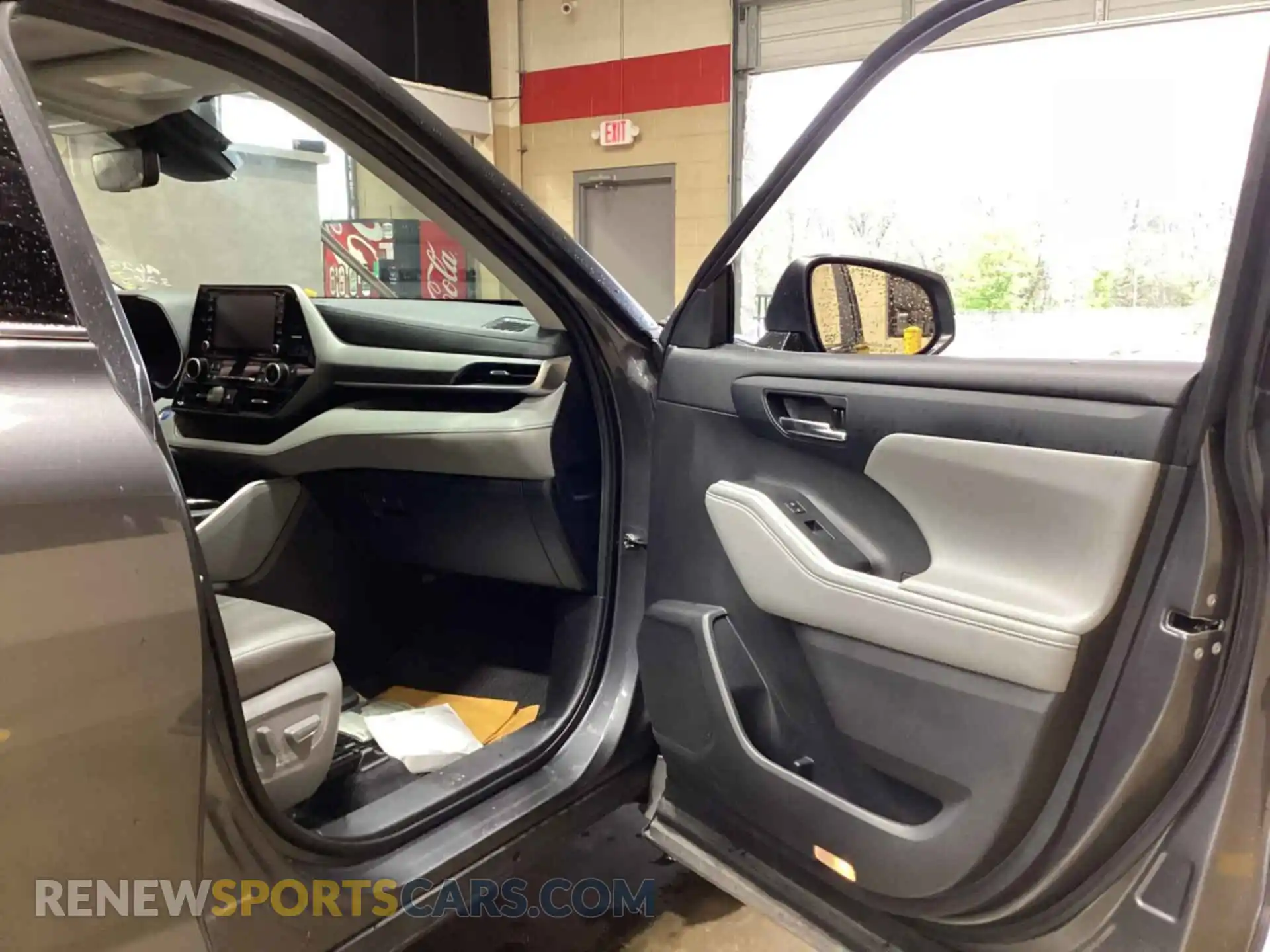 3 Photograph of a damaged car 5TDHARAH9MS011929 TOYOTA HIGHLANDER 2021