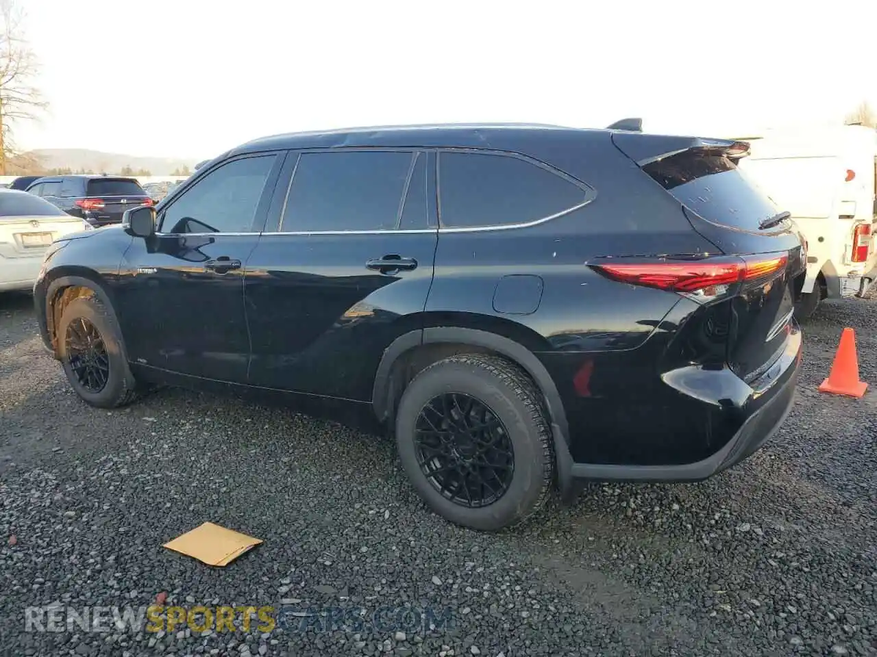 2 Photograph of a damaged car 5TDHBRCH1MS516129 TOYOTA HIGHLANDER 2021