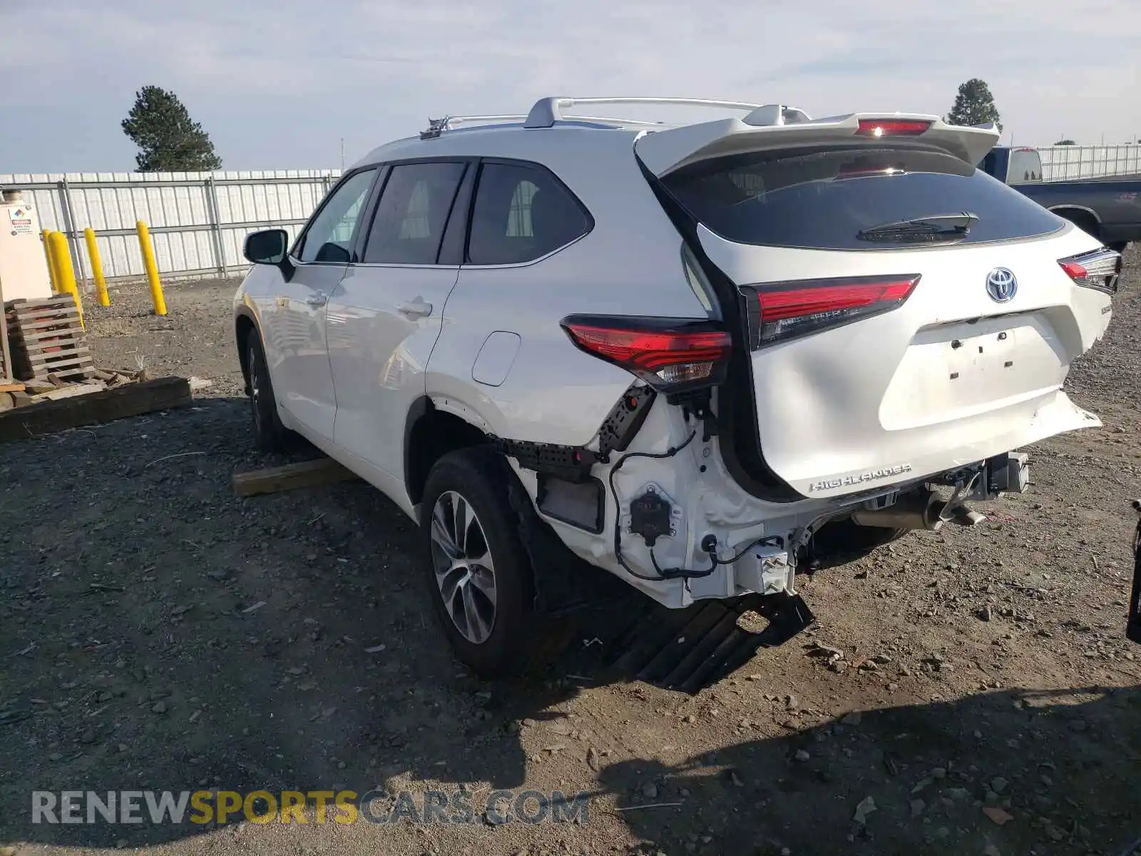 3 Photograph of a damaged car 5TDHBRCH1MS523176 TOYOTA HIGHLANDER 2021