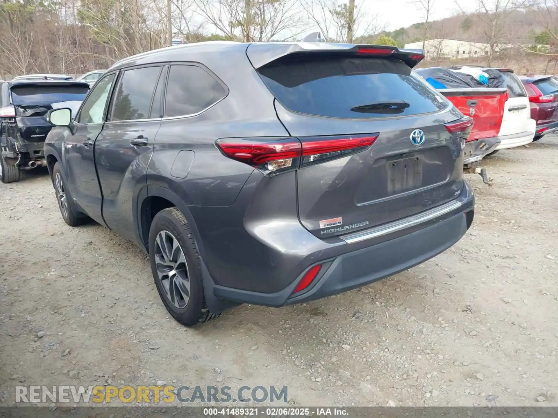 3 Photograph of a damaged car 5TDHBRCH6MS535341 TOYOTA HIGHLANDER 2021