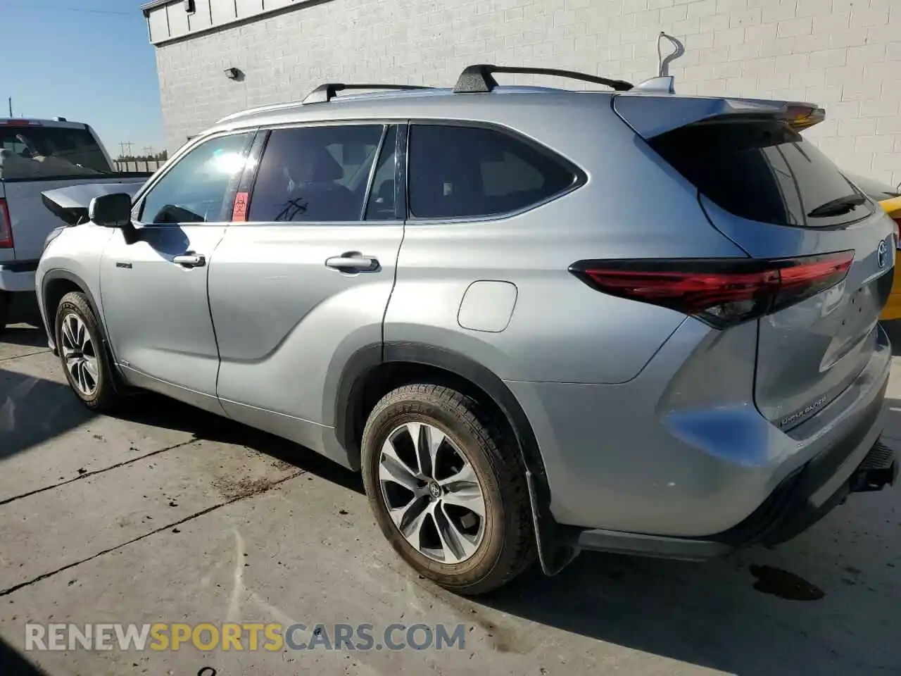 2 Photograph of a damaged car 5TDHBRCH7MS516099 TOYOTA HIGHLANDER 2021