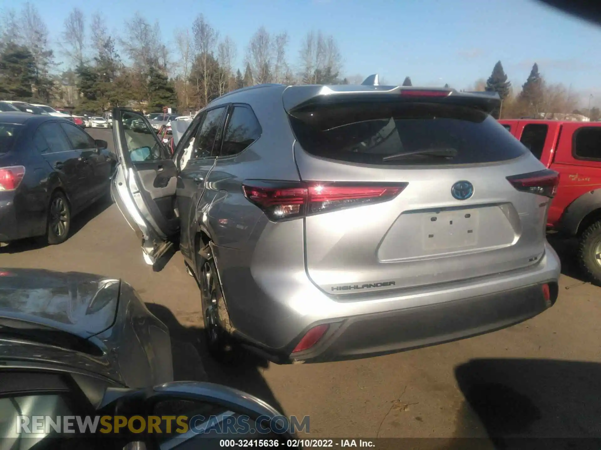 3 Photograph of a damaged car 5TDHBRCH7MS516183 TOYOTA HIGHLANDER 2021