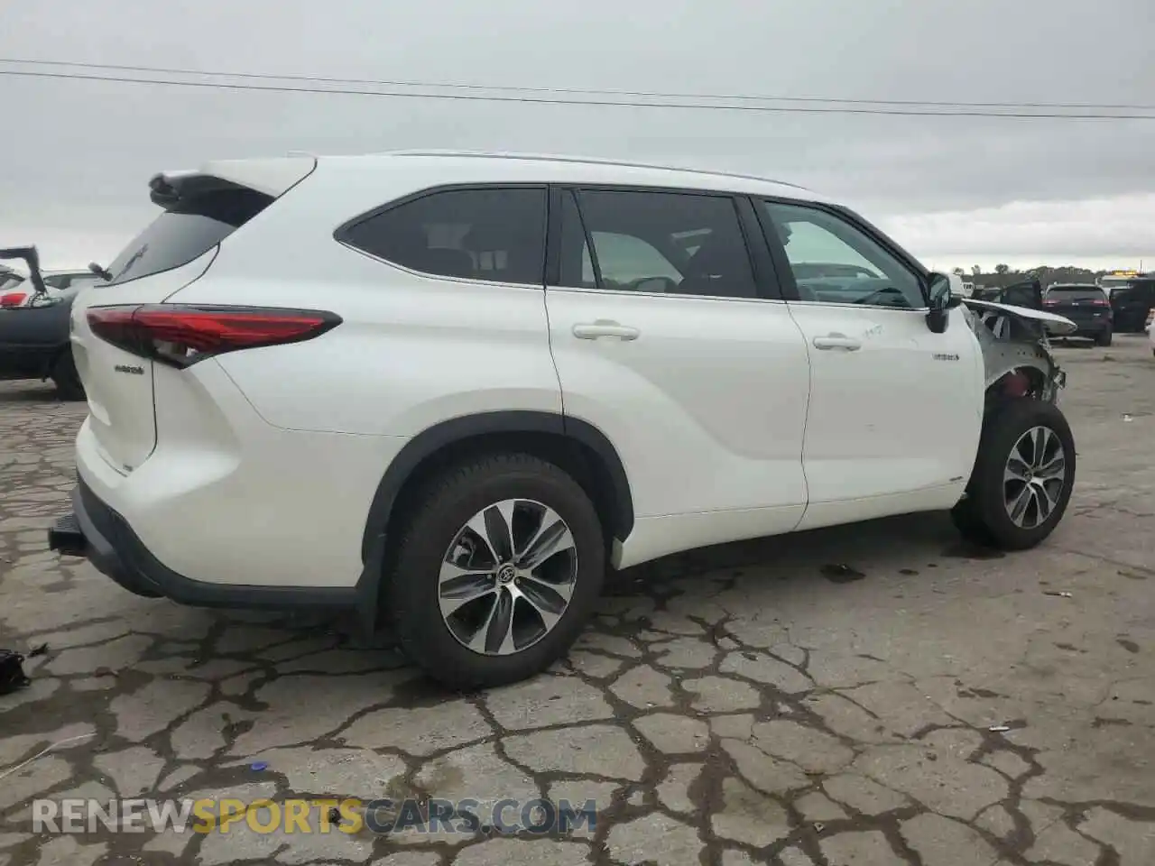 3 Photograph of a damaged car 5TDHBRCH9MS053785 TOYOTA HIGHLANDER 2021