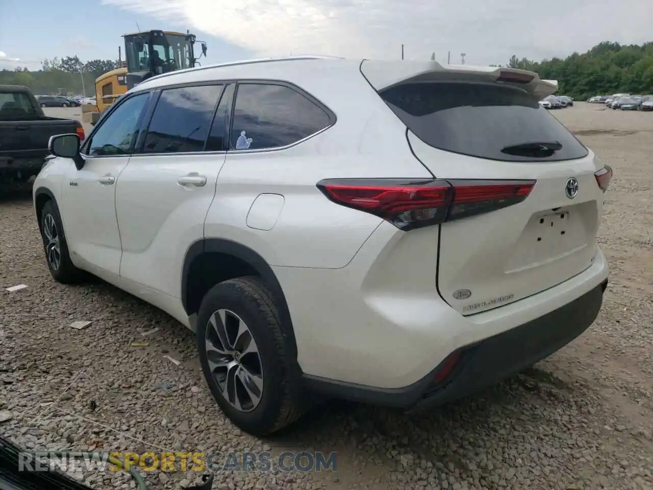 3 Photograph of a damaged car 5TDHBRCHXMS042441 TOYOTA HIGHLANDER 2021