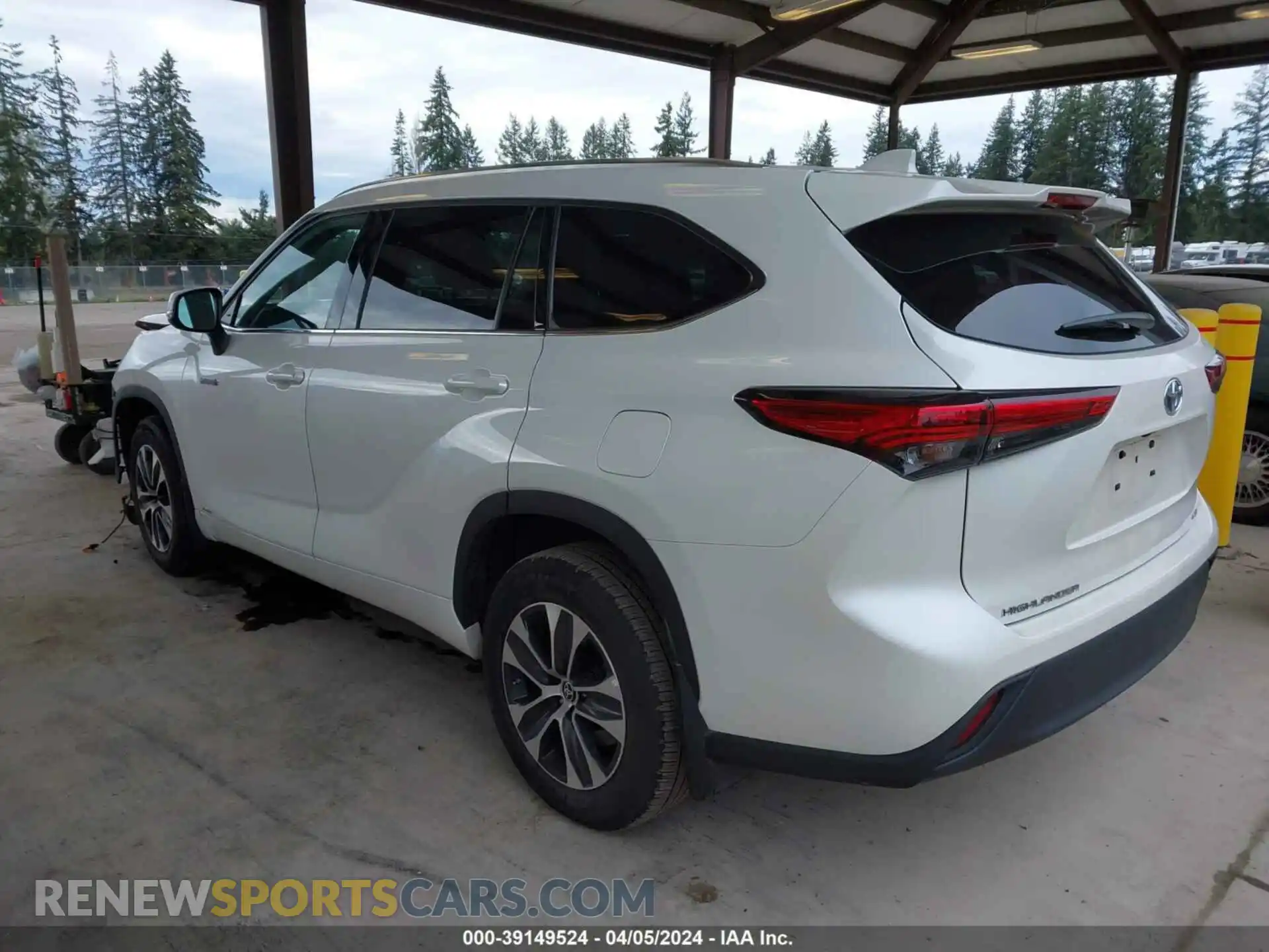 3 Photograph of a damaged car 5TDHBRCHXMS521233 TOYOTA HIGHLANDER 2021