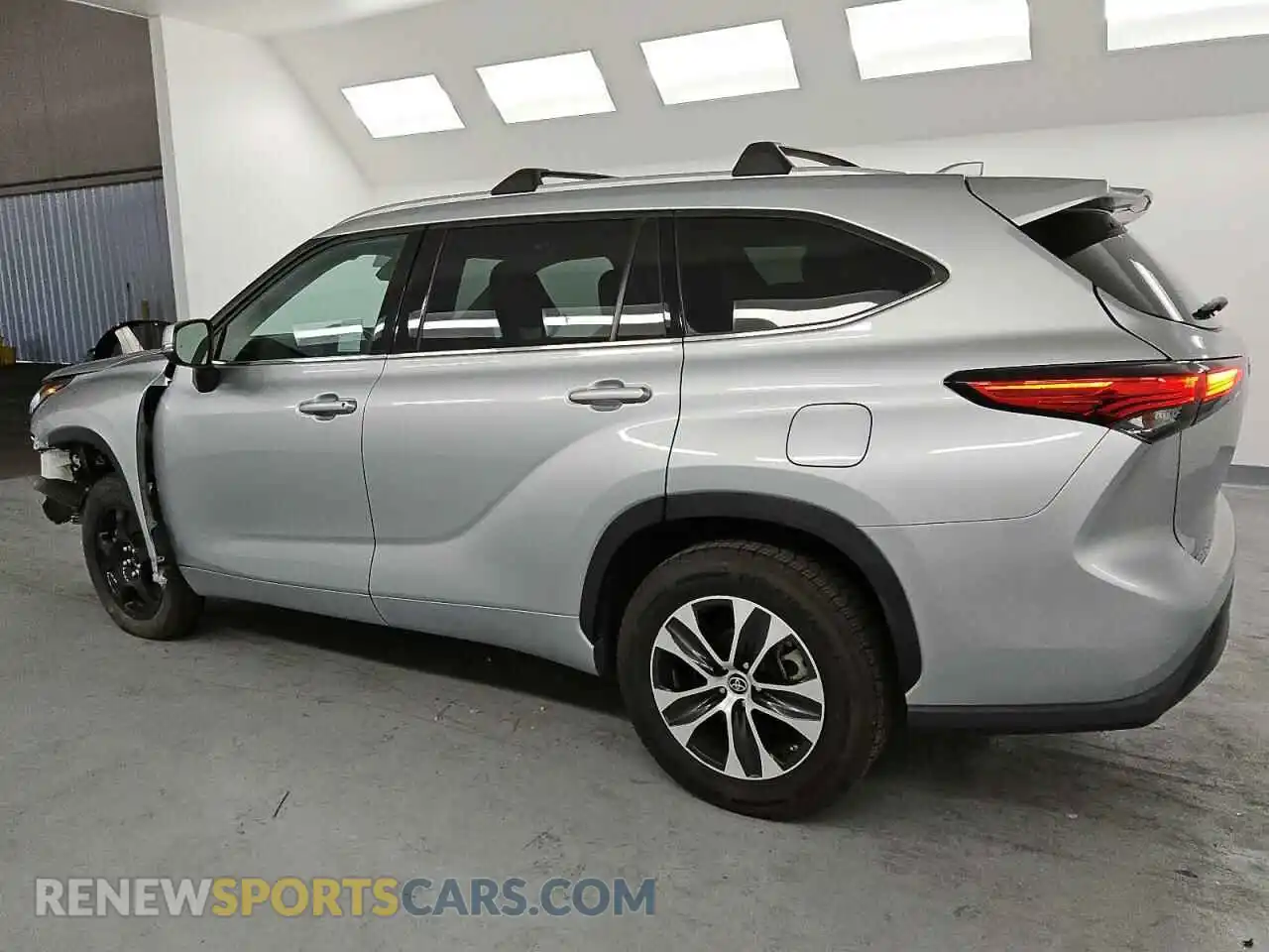 2 Photograph of a damaged car 5TDHZRAH5MS537192 TOYOTA HIGHLANDER 2021