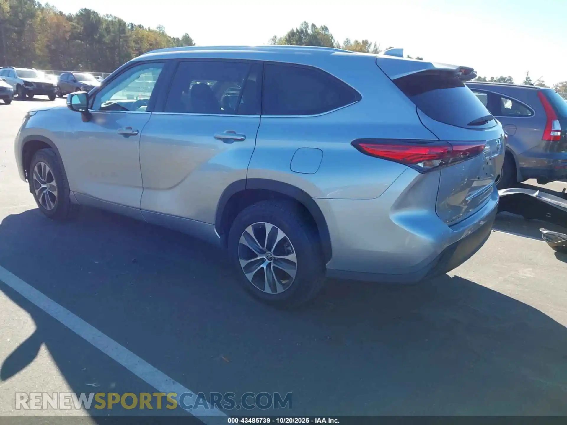 3 Photograph of a damaged car 5TDHZRAH8MS039438 TOYOTA HIGHLANDER 2021
