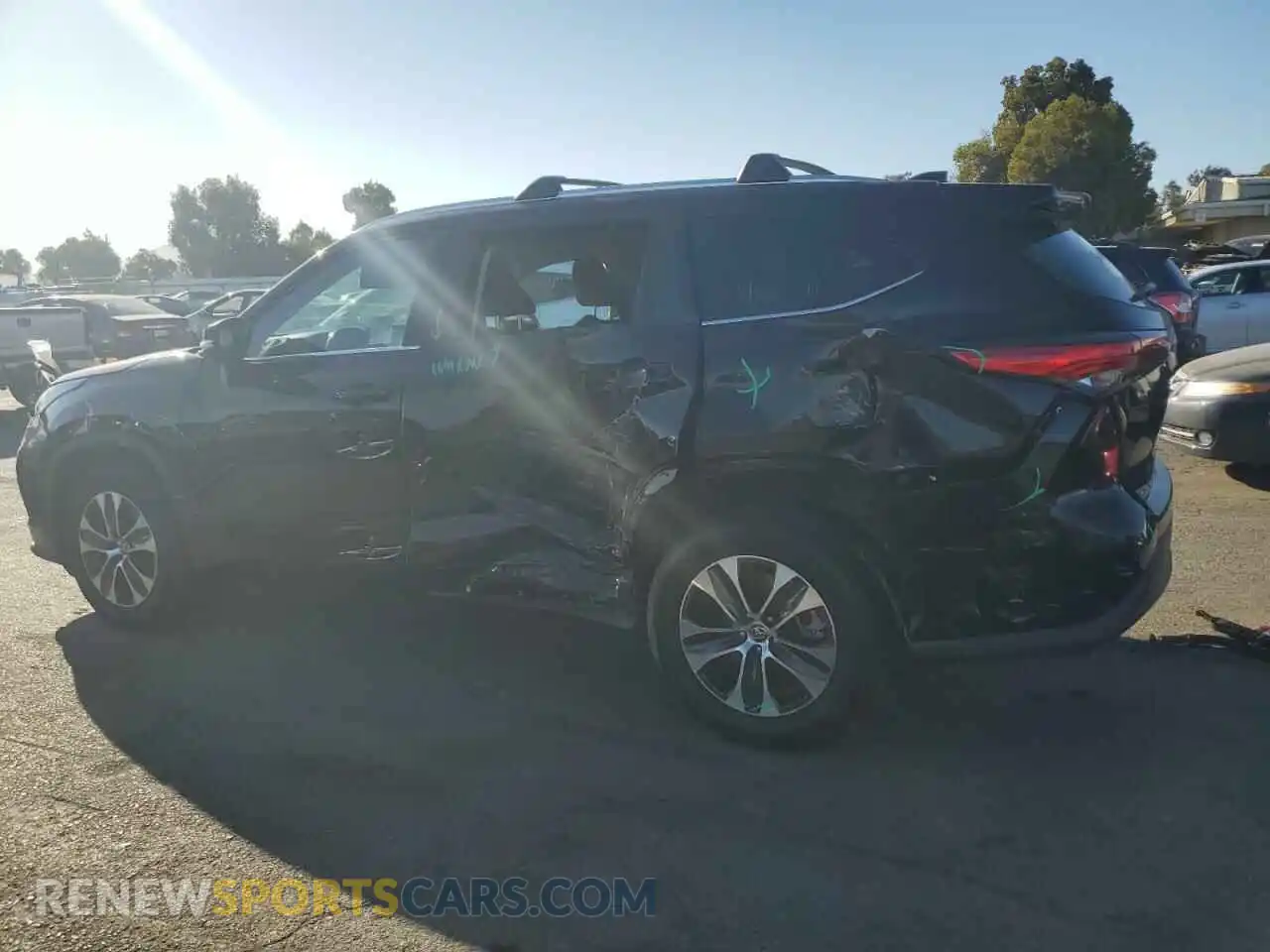2 Photograph of a damaged car 5TDHZRAH9MS532304 TOYOTA HIGHLANDER 2021