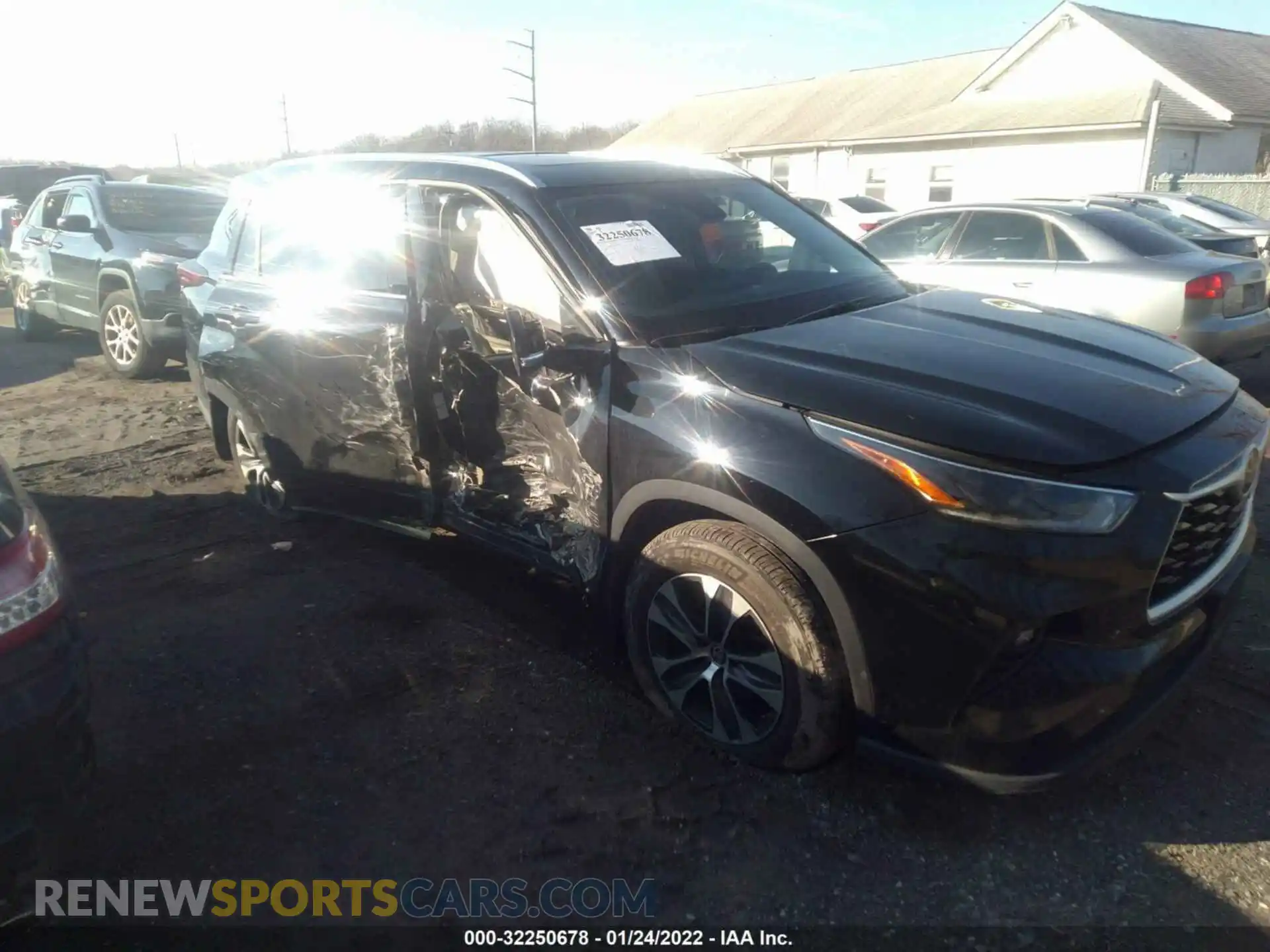 1 Photograph of a damaged car 5TDHZRBH0MS070018 TOYOTA HIGHLANDER 2021