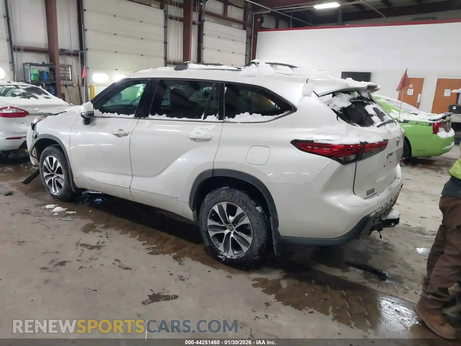 3 Photograph of a damaged car 5TDHZRBH0MS139869 TOYOTA HIGHLANDER 2021