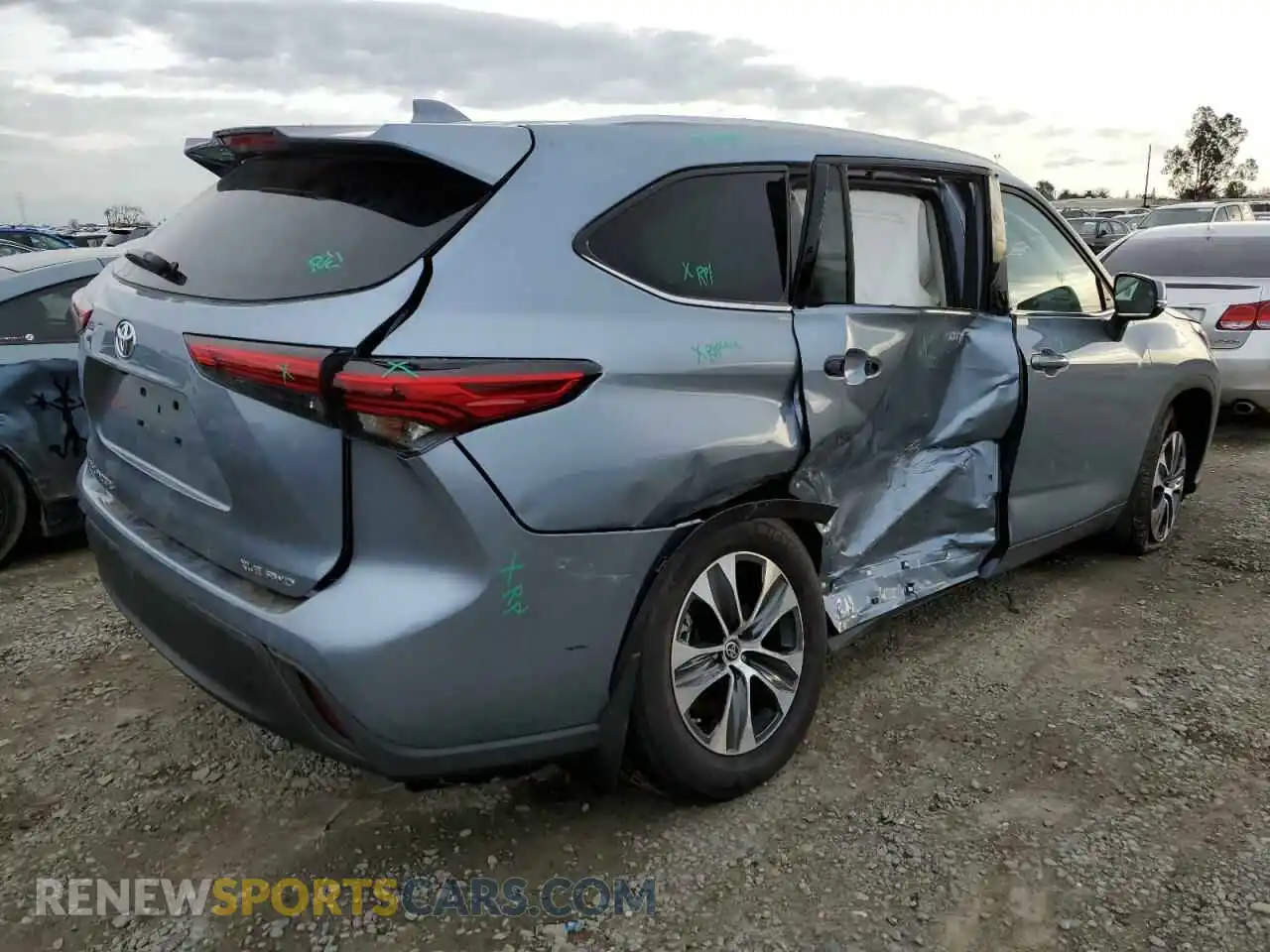 3 Photograph of a damaged car 5TDHZRBH1MS157975 TOYOTA HIGHLANDER 2021