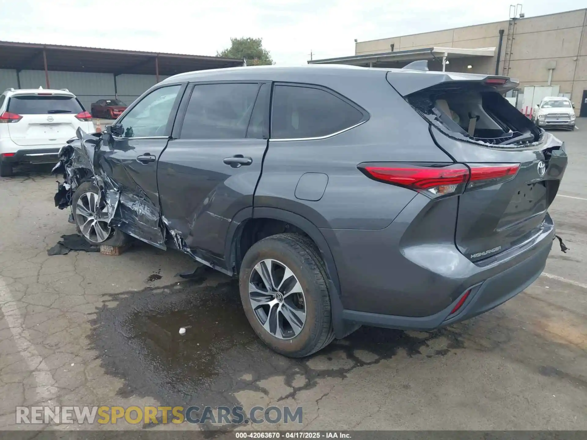 3 Photograph of a damaged car 5TDHZRBH2MS065077 TOYOTA HIGHLANDER 2021