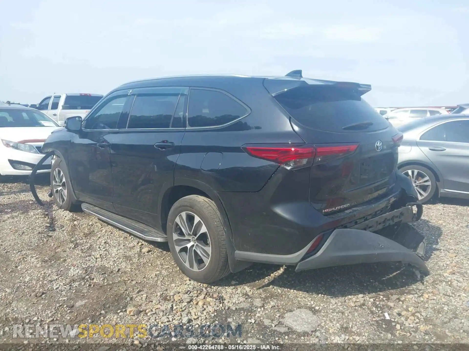 3 fotografías del automóvil dañado 5TDHZRBH3MS523919 TOYOTA HIGHLANDER 2021