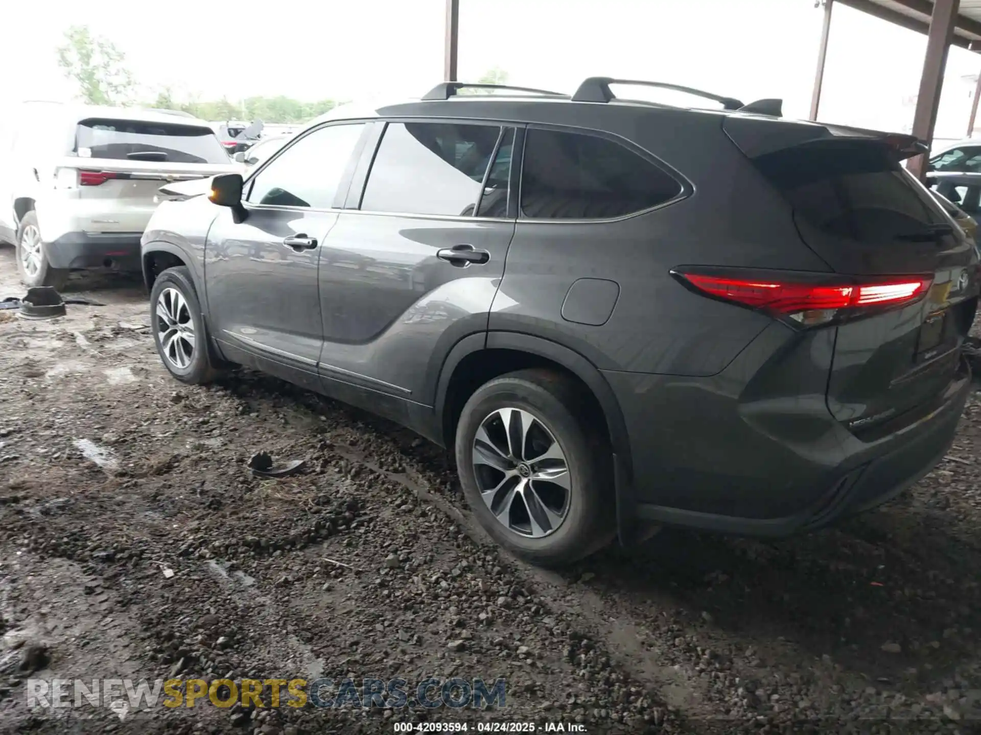 3 Photograph of a damaged car 5TDHZRBH3MS558217 TOYOTA HIGHLANDER 2021