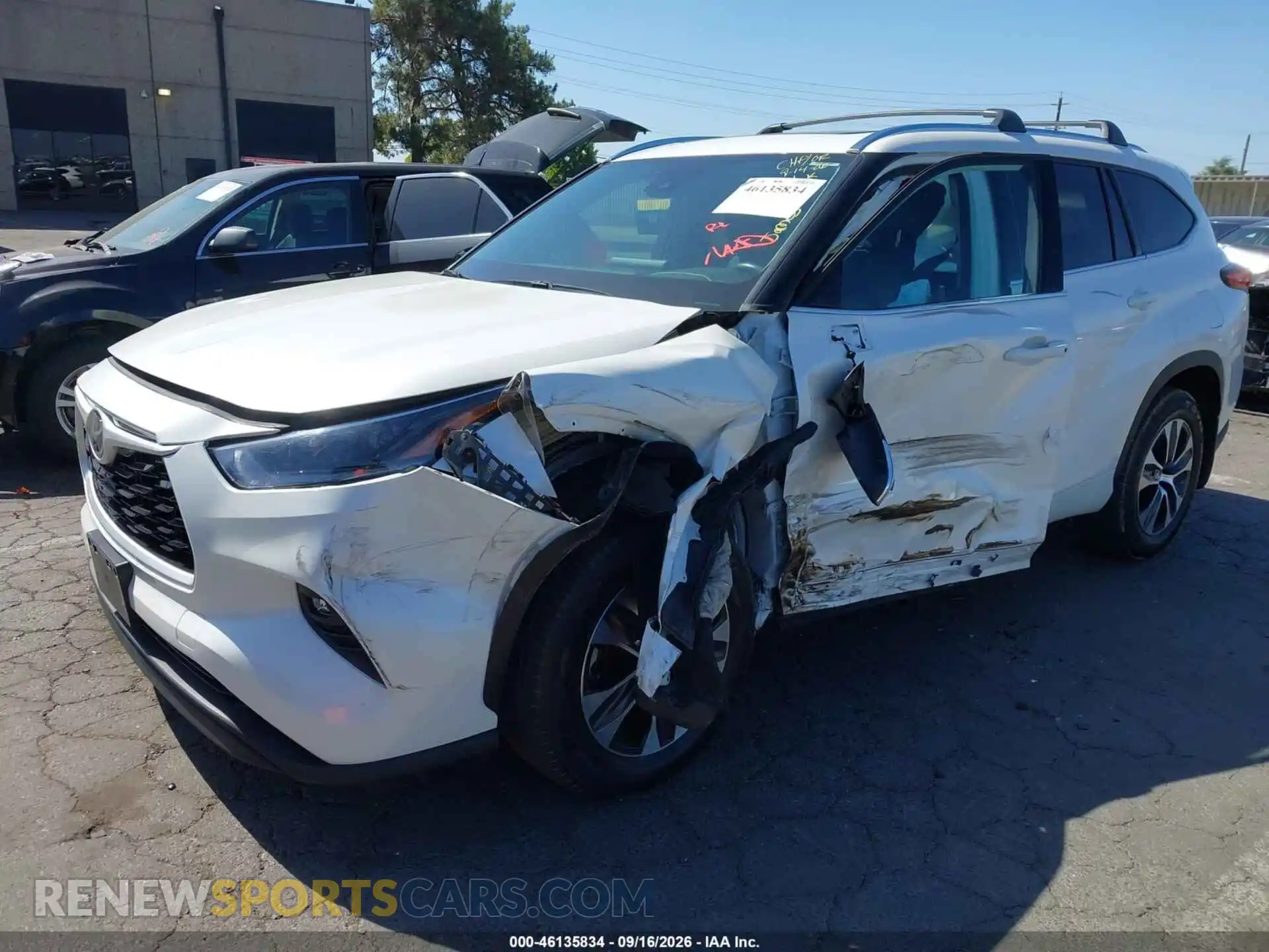 2 fotografías del automóvil dañado 5TDHZRBH4MS102677 TOYOTA HIGHLANDER 2021