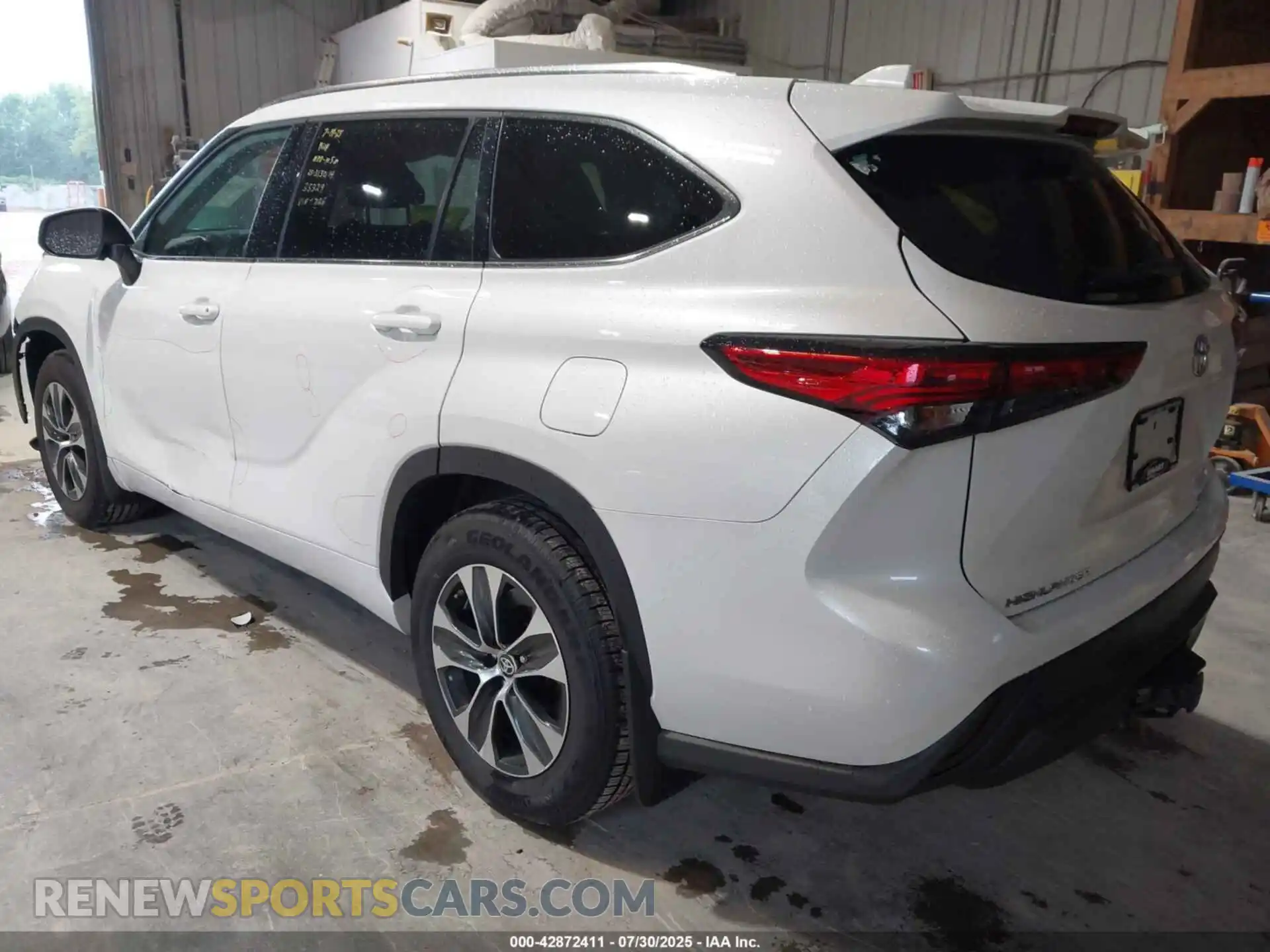 3 Photograph of a damaged car 5TDHZRBH5MS537126 TOYOTA HIGHLANDER 2021