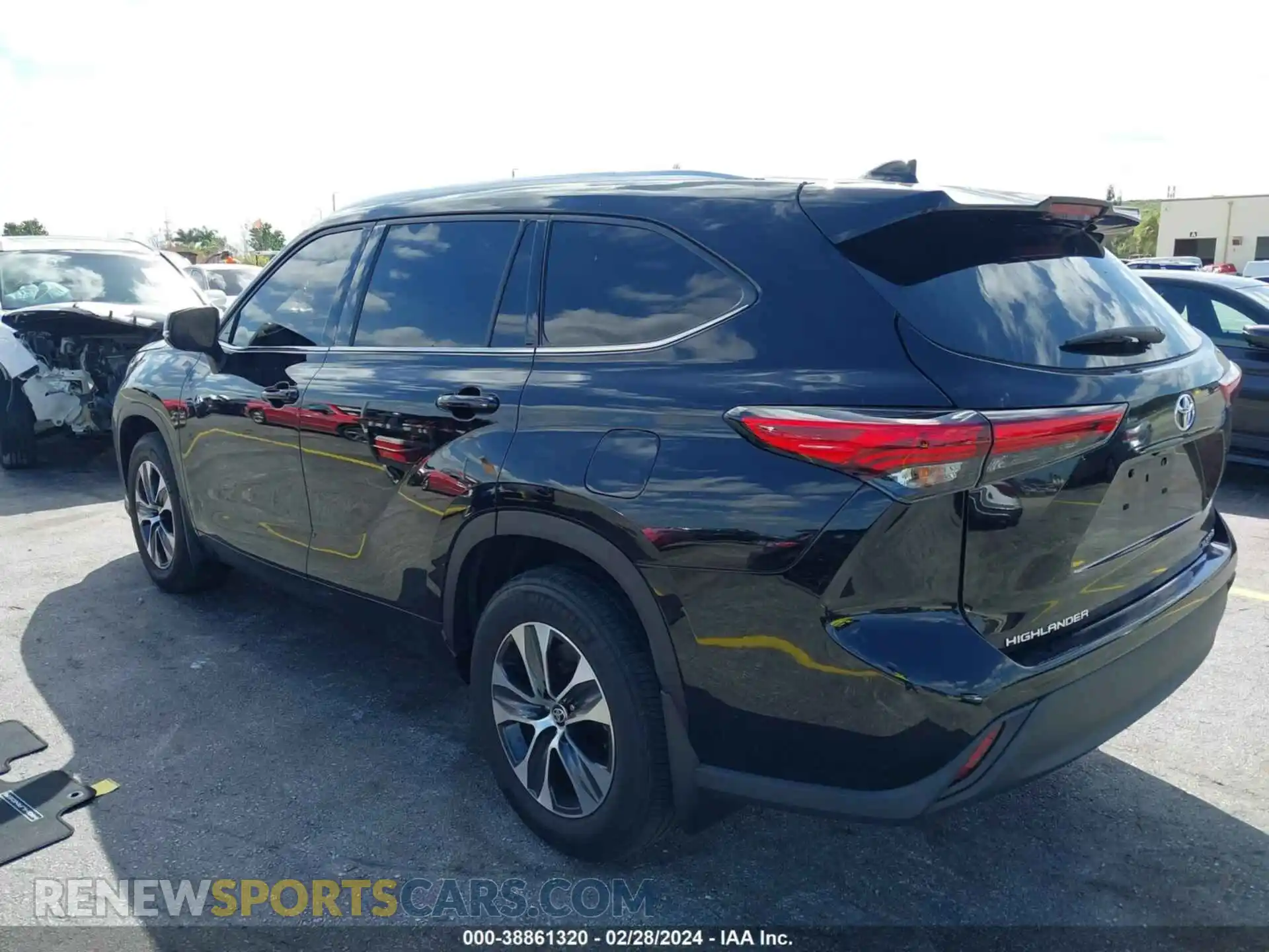 3 Photograph of a damaged car 5TDHZRBH6MS106794 TOYOTA HIGHLANDER 2021