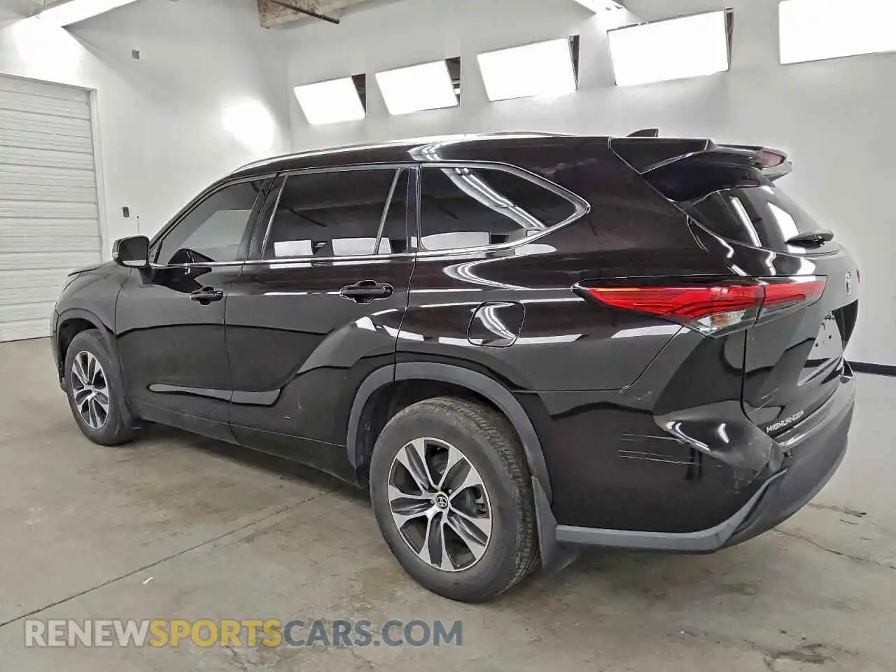 2 Photograph of a damaged car 5TDHZRBH6MS130397 TOYOTA HIGHLANDER 2021