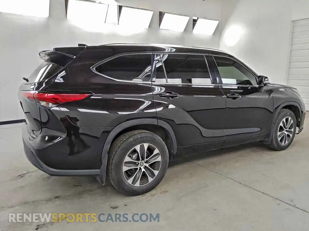 3 Photograph of a damaged car 5TDHZRBH6MS130397 TOYOTA HIGHLANDER 2021