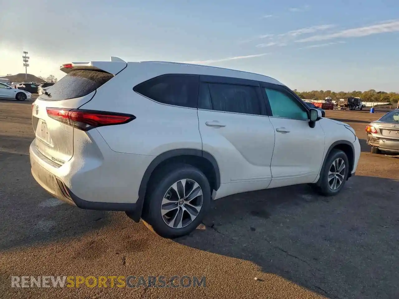 3 Photograph of a damaged car 5TDHZRBH7MS528542 TOYOTA HIGHLANDER 2021