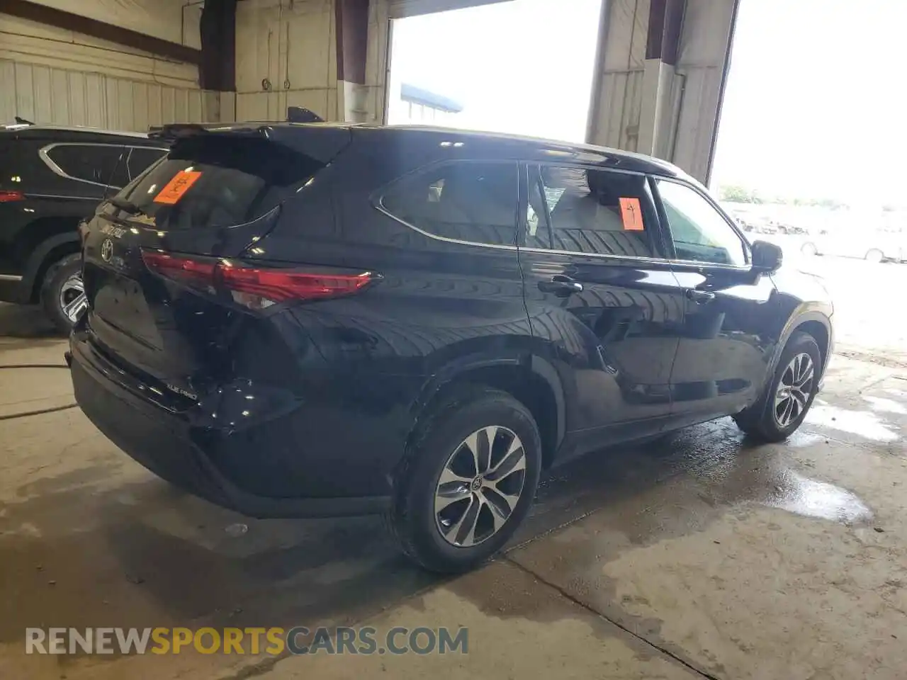 3 Photograph of a damaged car 5TDHZRBH8MS067125 TOYOTA HIGHLANDER 2021
