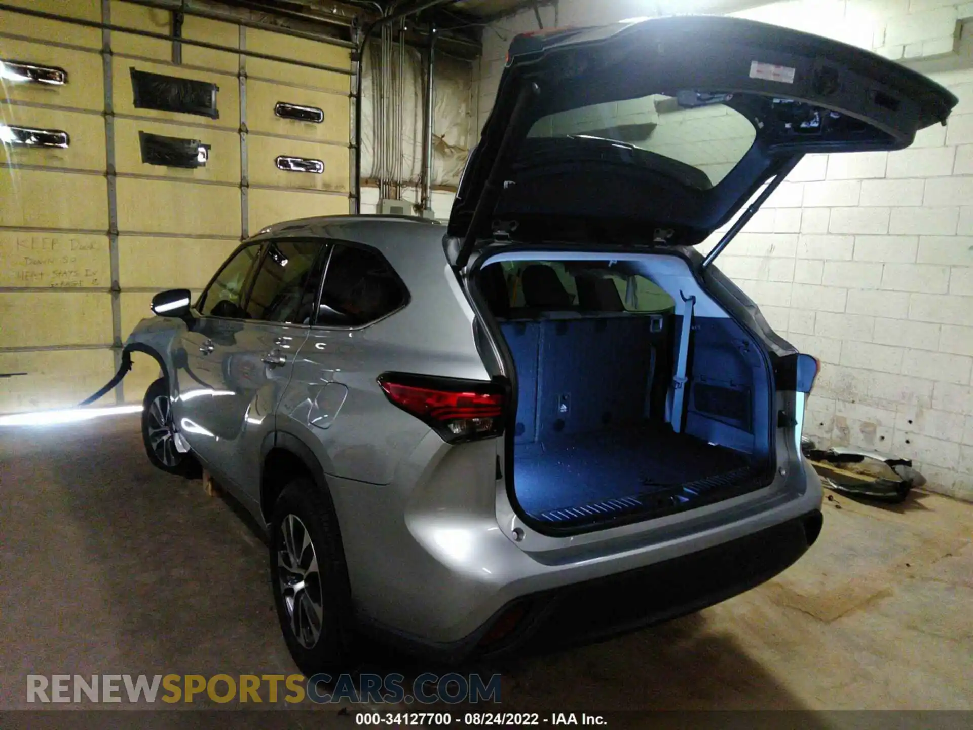 3 Photograph of a damaged car 5TDHZRBH9MS154922 TOYOTA HIGHLANDER 2021