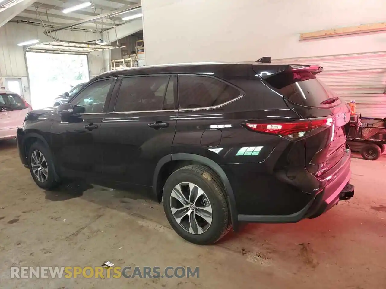 2 Photograph of a damaged car 5TDHZRBH9MS157352 TOYOTA HIGHLANDER 2021