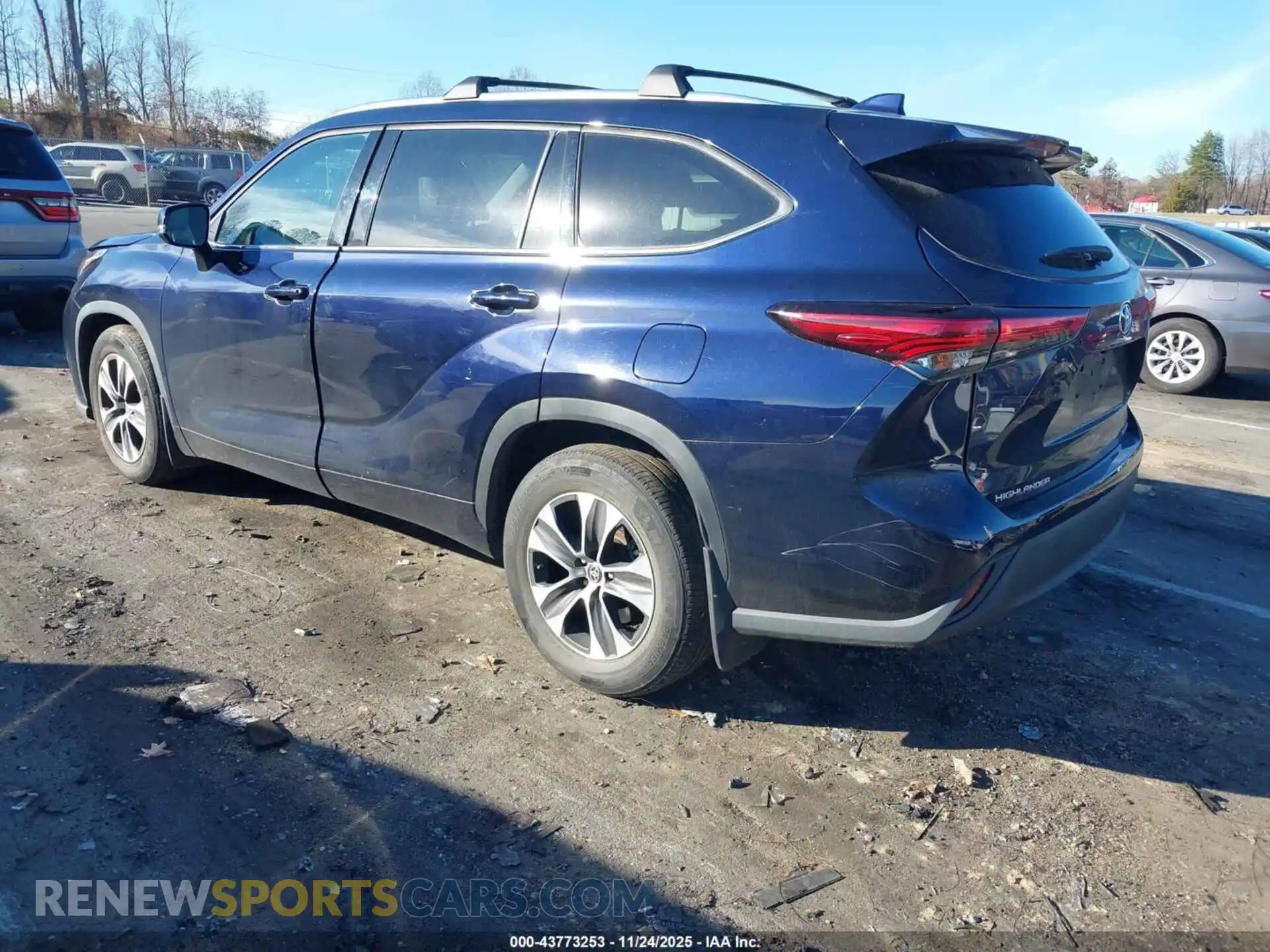 3 Photograph of a damaged car 5TDHZRBH9MS532690 TOYOTA HIGHLANDER 2021