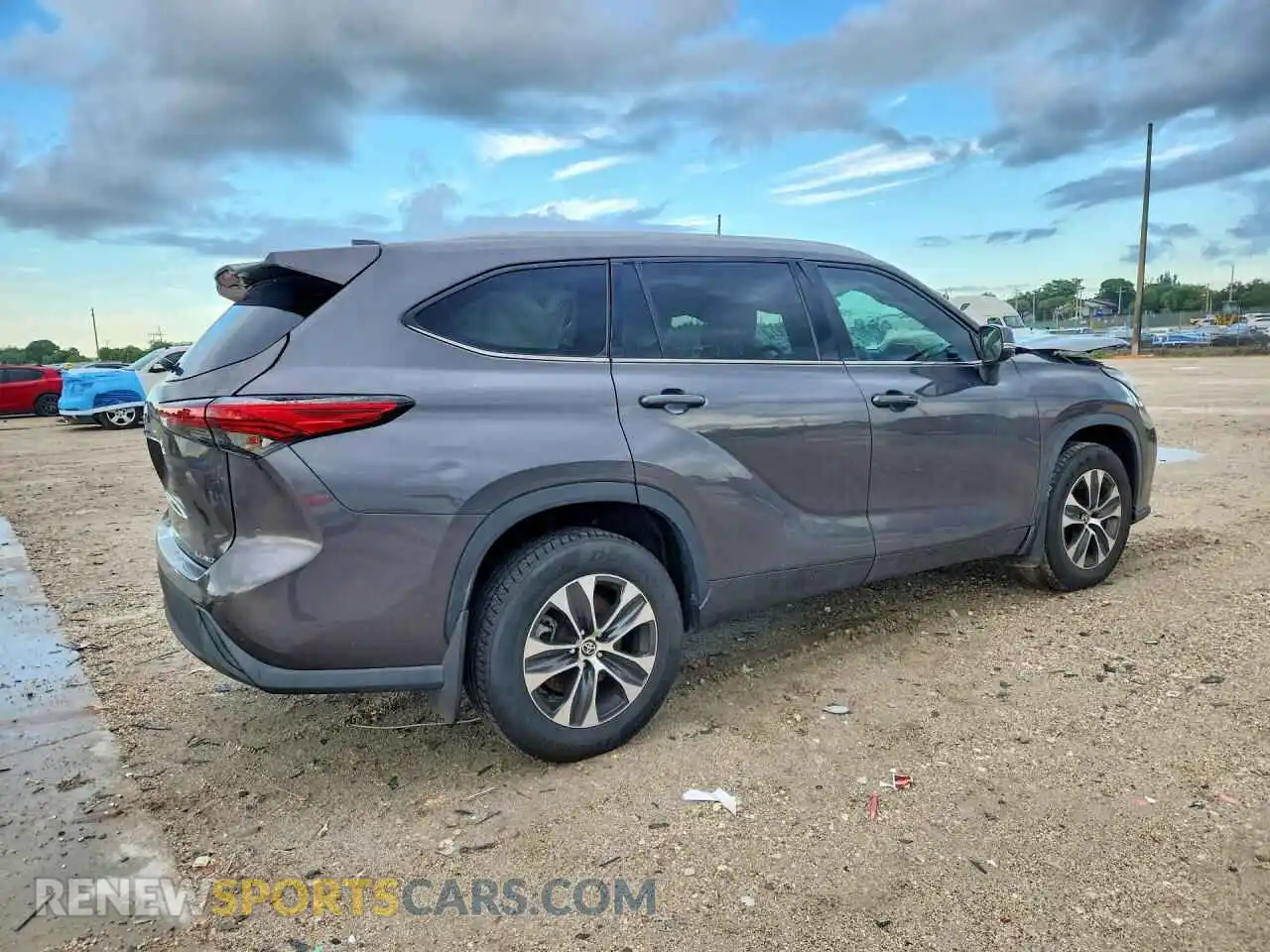 3 Photograph of a damaged car 5TDHZRBHXMS114994 TOYOTA HIGHLANDER 2021
