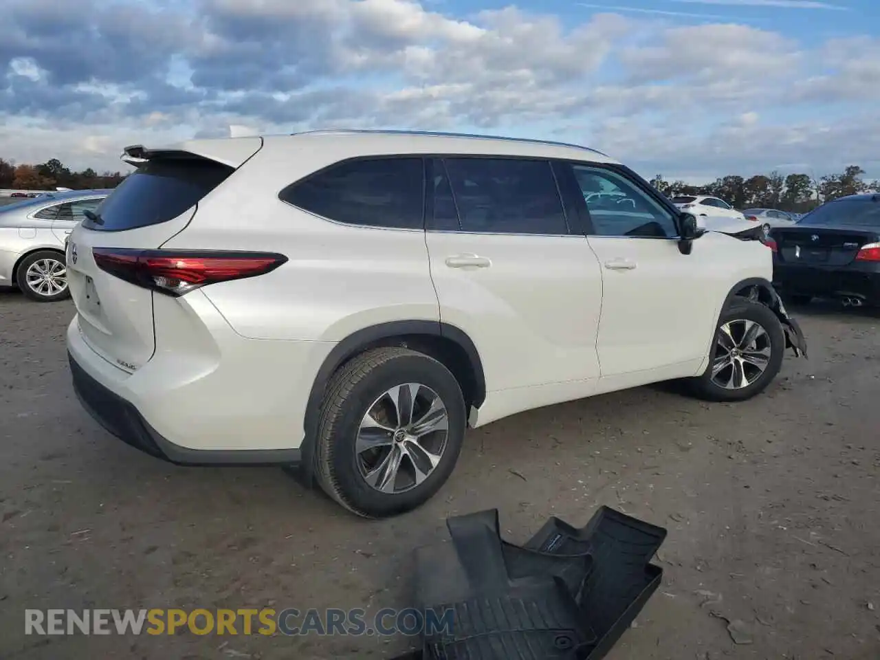 3 Photograph of a damaged car 5TDHZRBHXMS130581 TOYOTA HIGHLANDER 2021