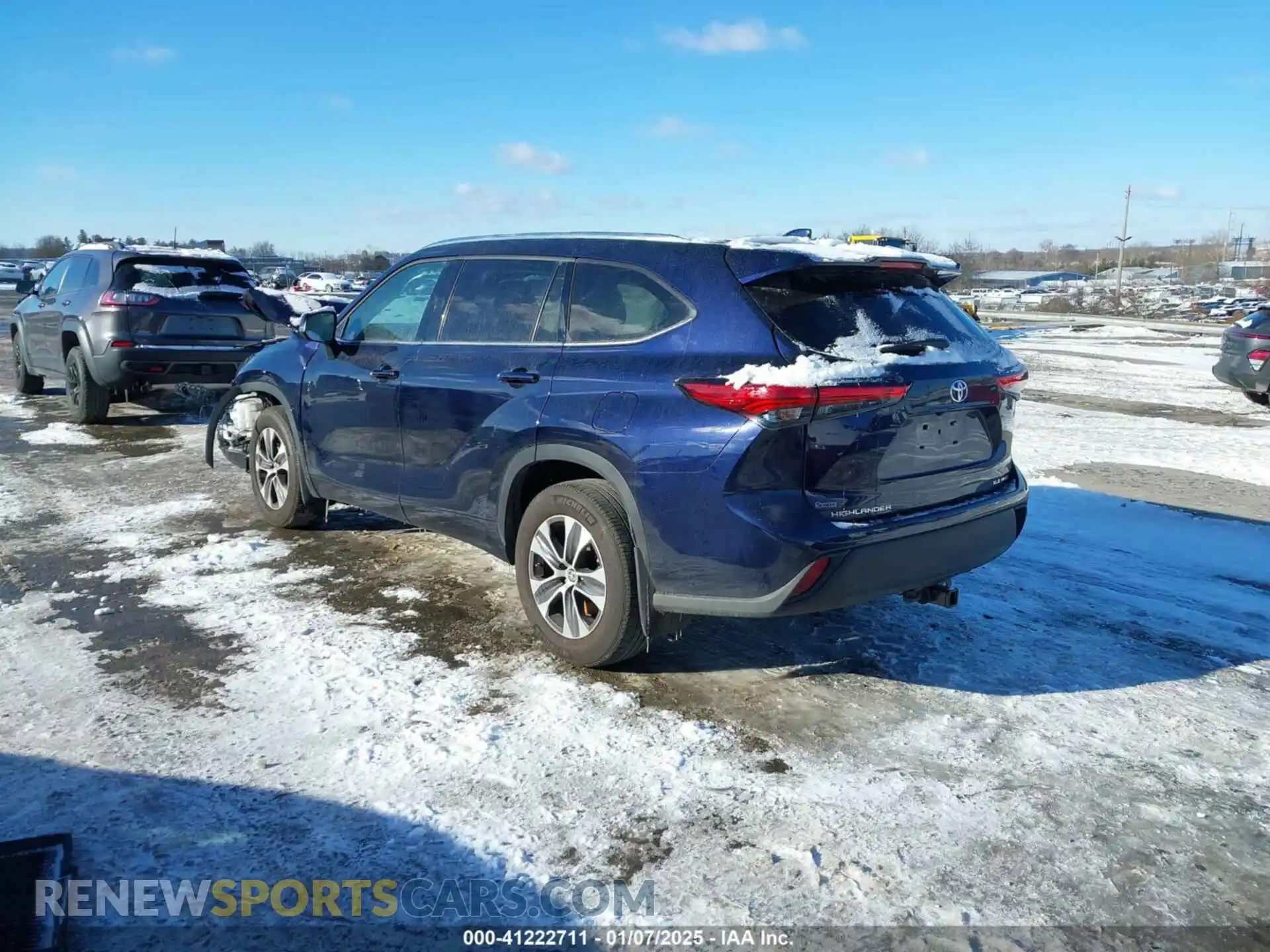 3 Photograph of a damaged car 5TDHZRBHXMS532357 TOYOTA HIGHLANDER 2021