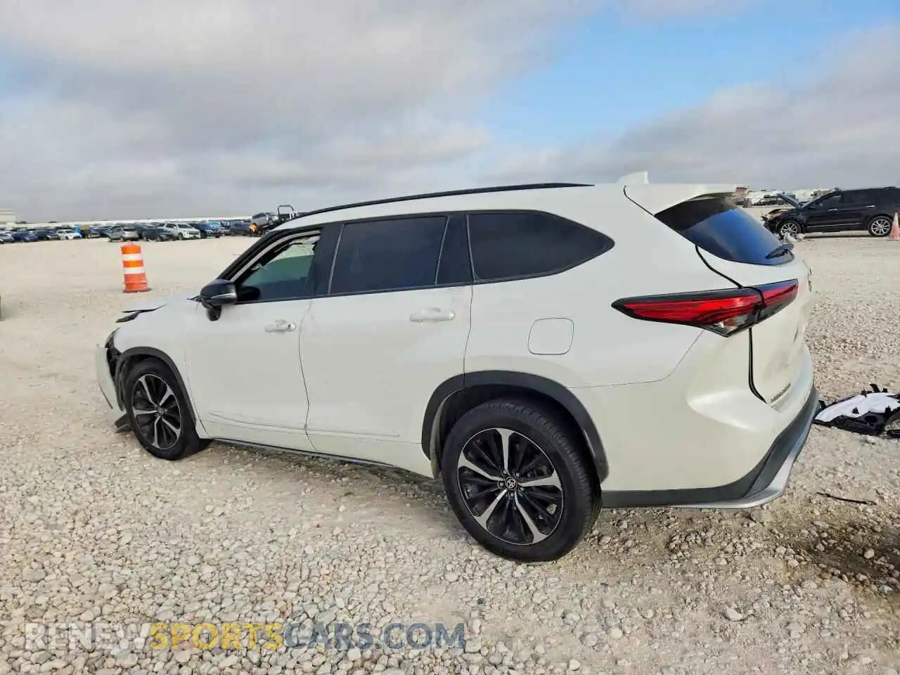 2 Photograph of a damaged car 5TDJZRAH9MS042558 TOYOTA HIGHLANDER 2021