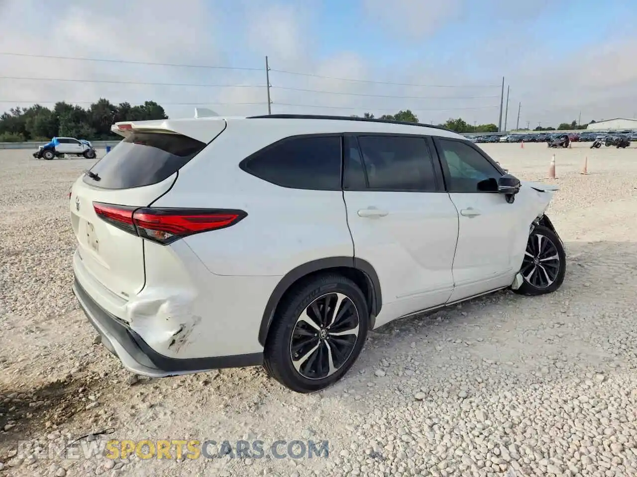 3 Photograph of a damaged car 5TDJZRAH9MS042558 TOYOTA HIGHLANDER 2021