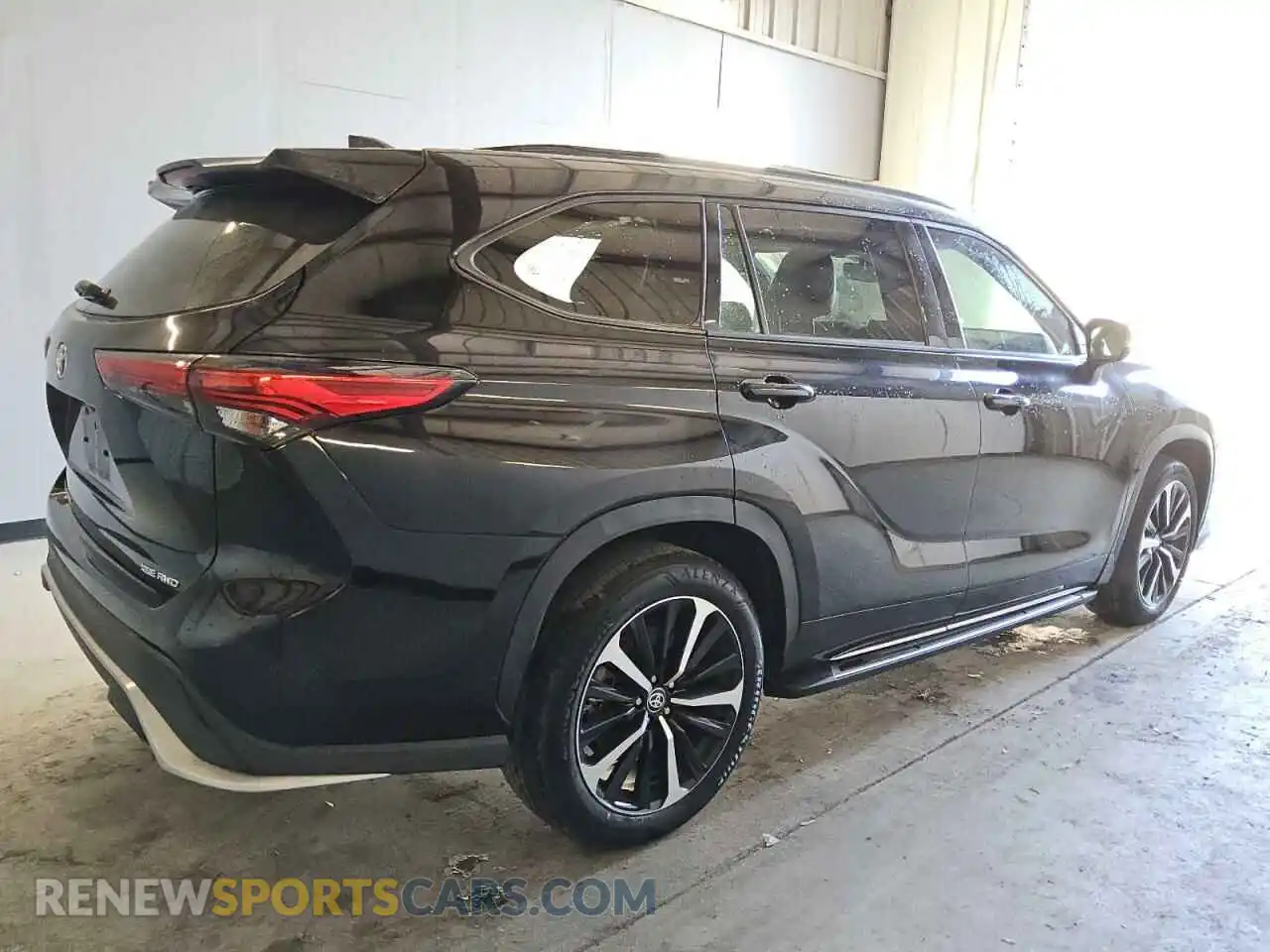 3 Photograph of a damaged car 5TDJZRBH3MS138314 TOYOTA HIGHLANDER 2021