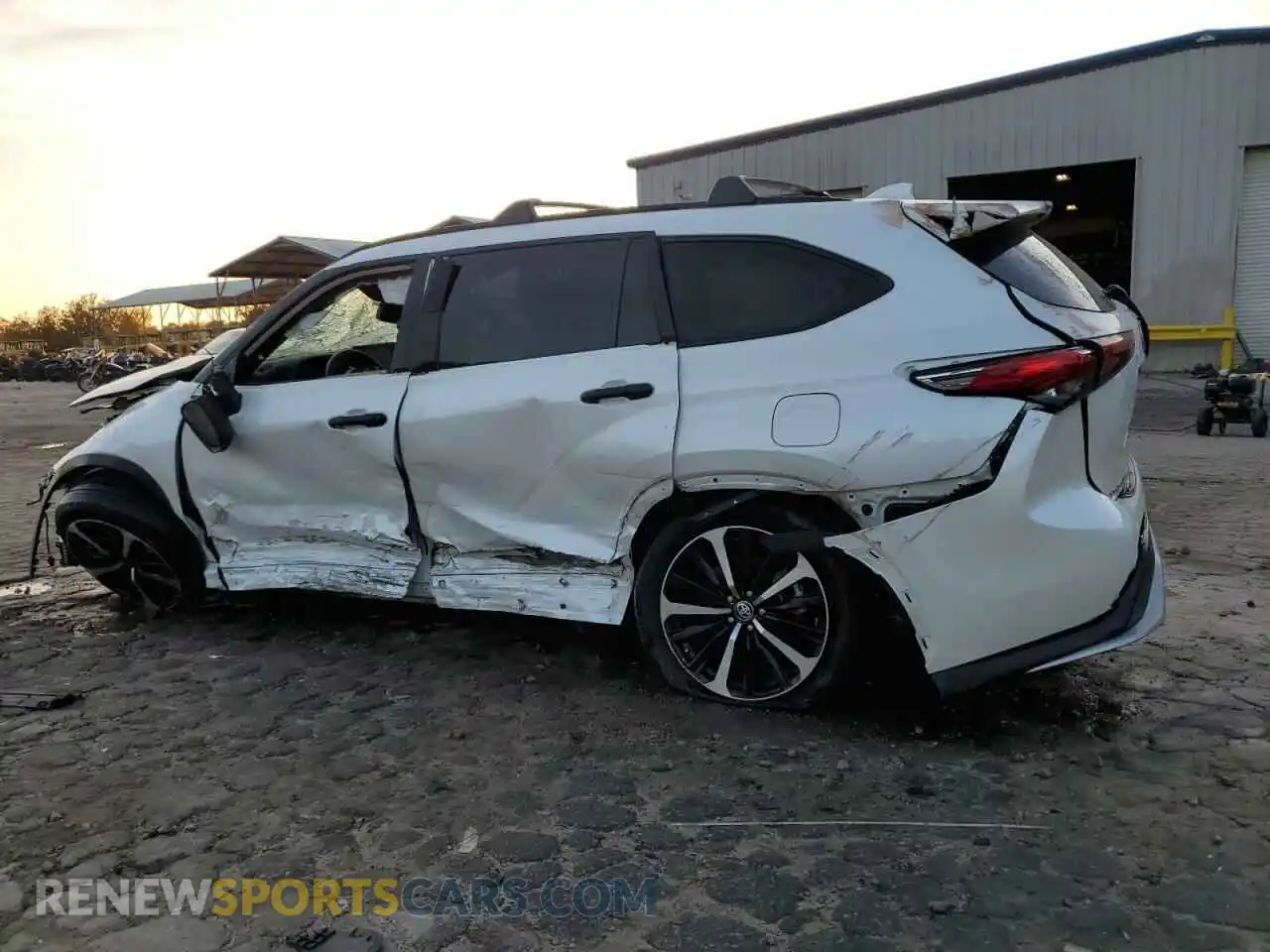 2 Photograph of a damaged car 5TDJZRBH9MS064624 TOYOTA HIGHLANDER 2021