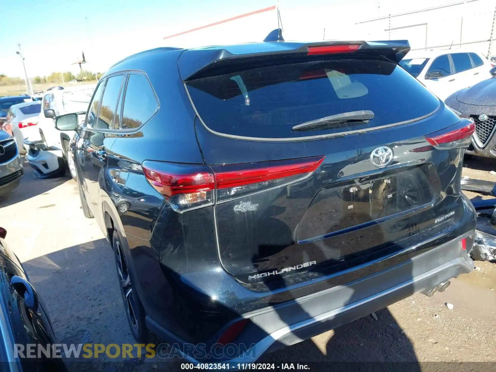 3 Photograph of a damaged car 5TDJZRBH9MS135014 TOYOTA HIGHLANDER 2021