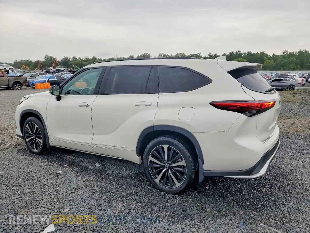 2 Photograph of a damaged car 5TDJZRBHXMS068097 TOYOTA HIGHLANDER 2021