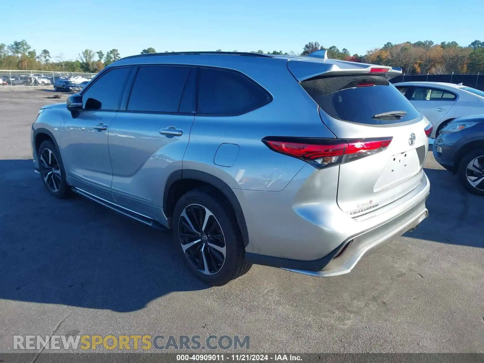 3 Photograph of a damaged car 5TDLZRAH8MS050420 TOYOTA HIGHLANDER 2021