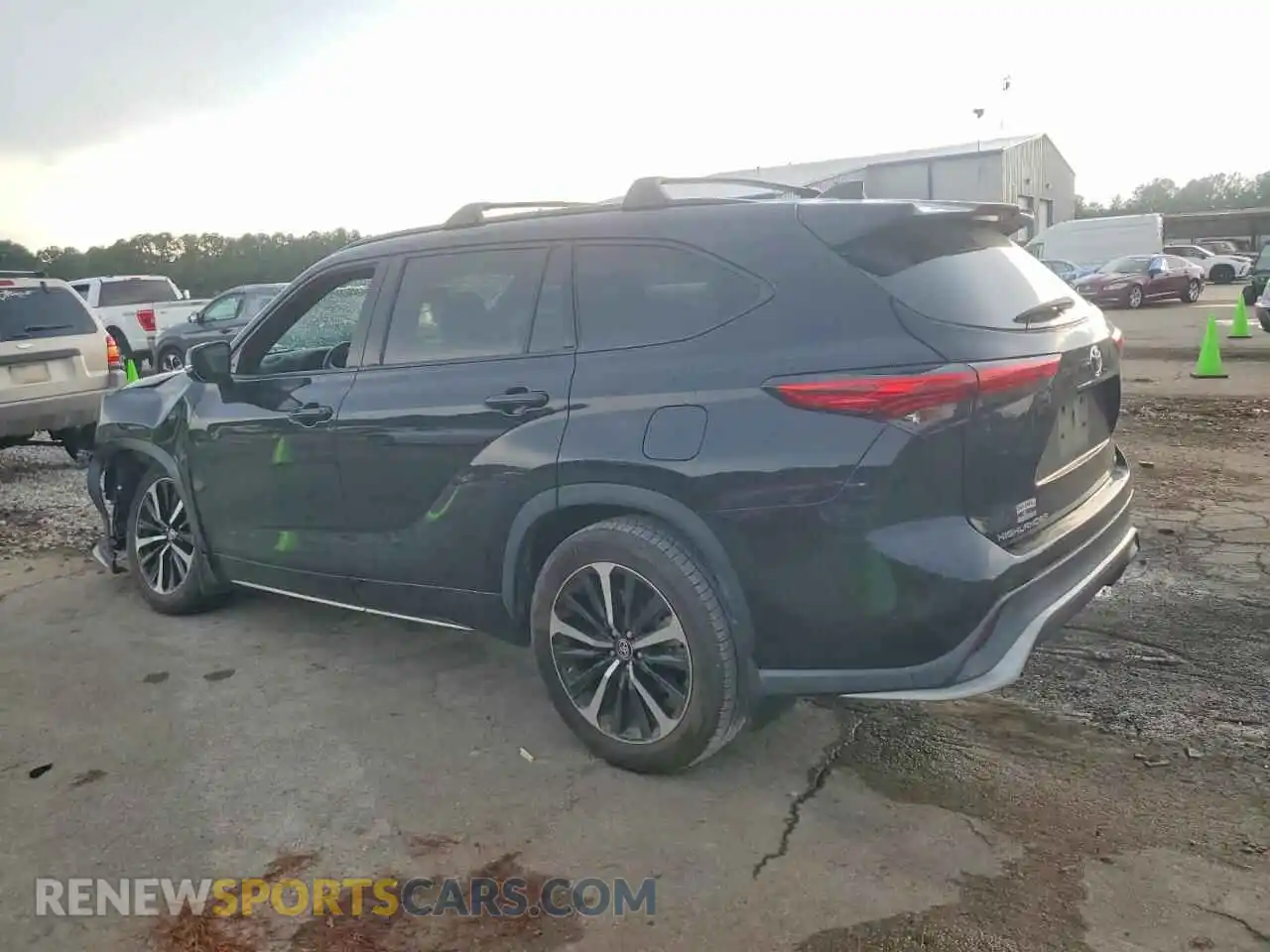 2 fotografías del automóvil dañado 5TDLZRAH8MS076466 TOYOTA HIGHLANDER 2021