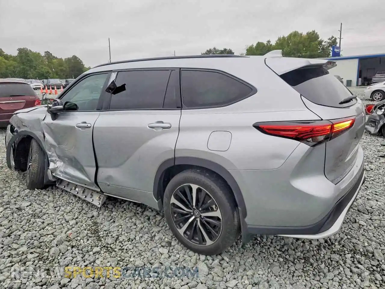 2 fotografías del automóvil dañado 5TDLZRAHXMS034039 TOYOTA HIGHLANDER 2021