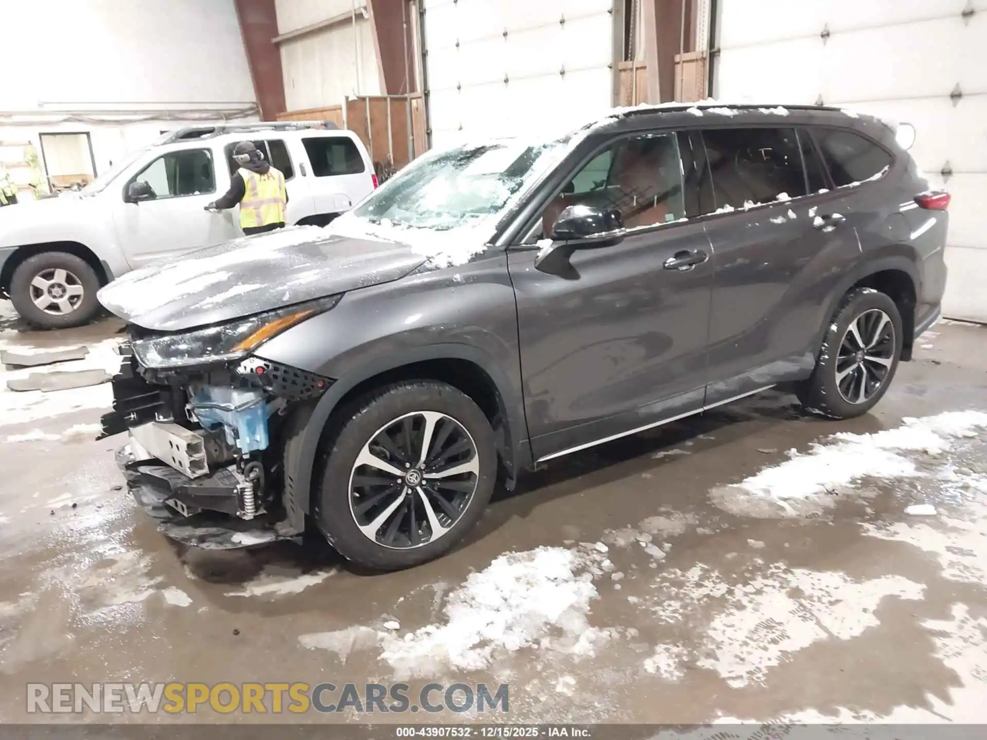 2 Photograph of a damaged car 5TDLZRBH0MS101603 TOYOTA HIGHLANDER 2021