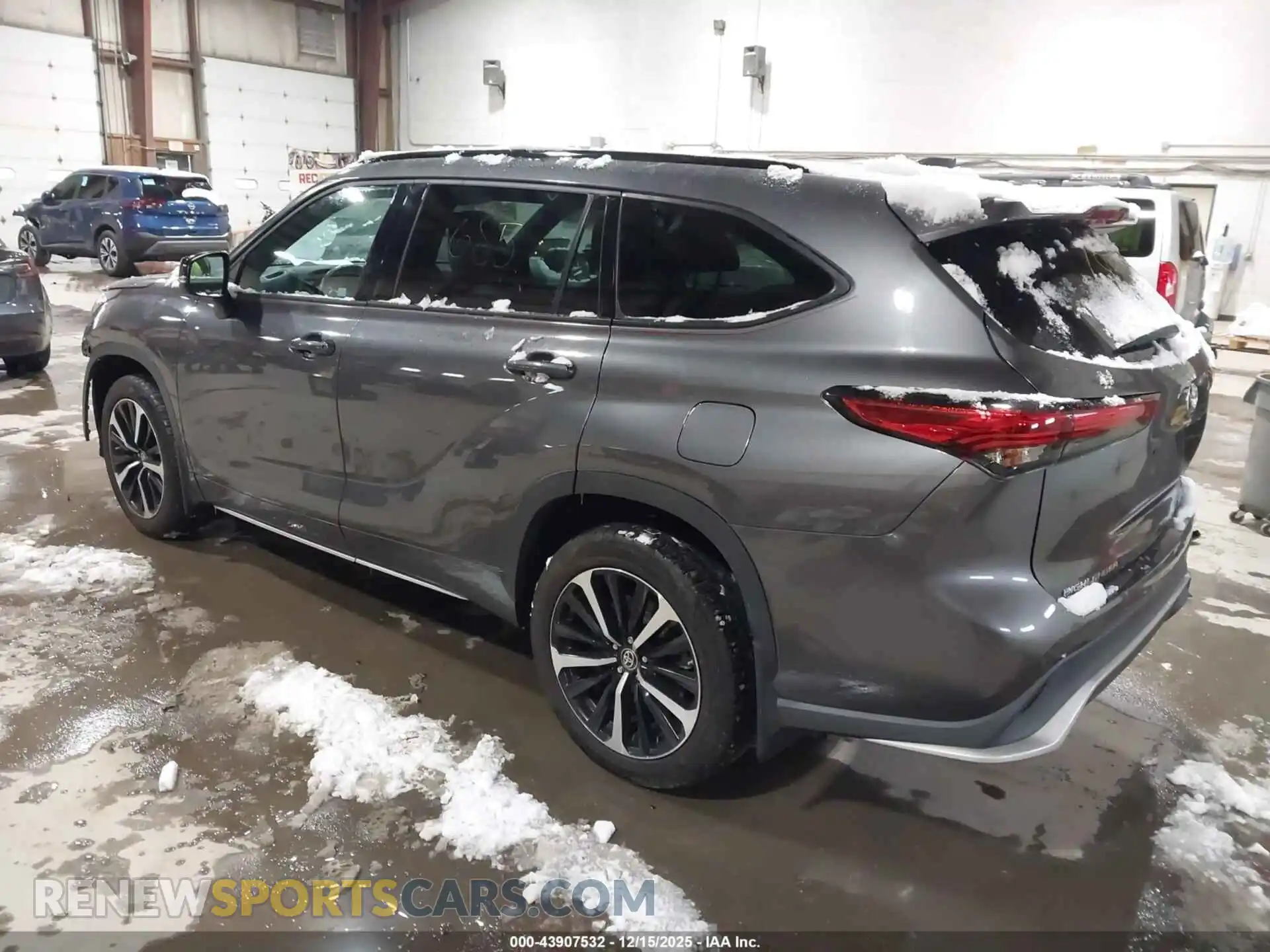 3 Photograph of a damaged car 5TDLZRBH0MS101603 TOYOTA HIGHLANDER 2021