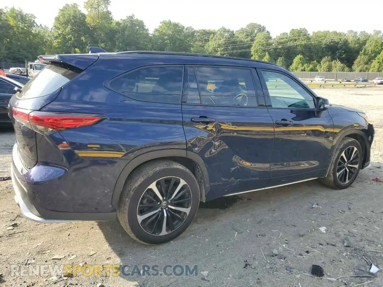 3 Photograph of a damaged car 5TDLZRBH6MS118437 TOYOTA HIGHLANDER 2021