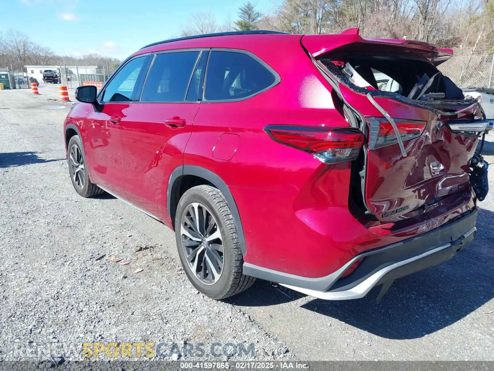 3 Photograph of a damaged car 5TDLZRBH8MS100585 TOYOTA HIGHLANDER 2021