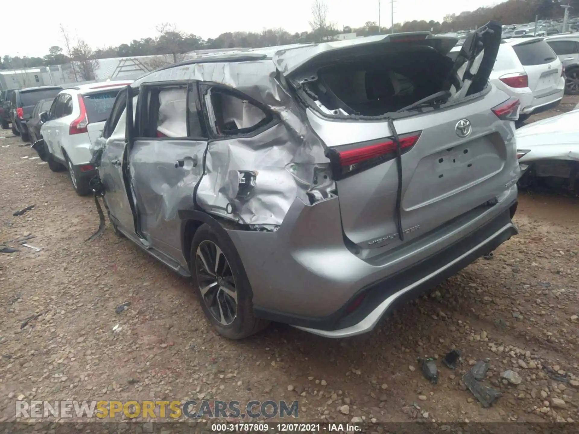 3 Photograph of a damaged car 5TDLZRBH8MS103082 TOYOTA HIGHLANDER 2021
