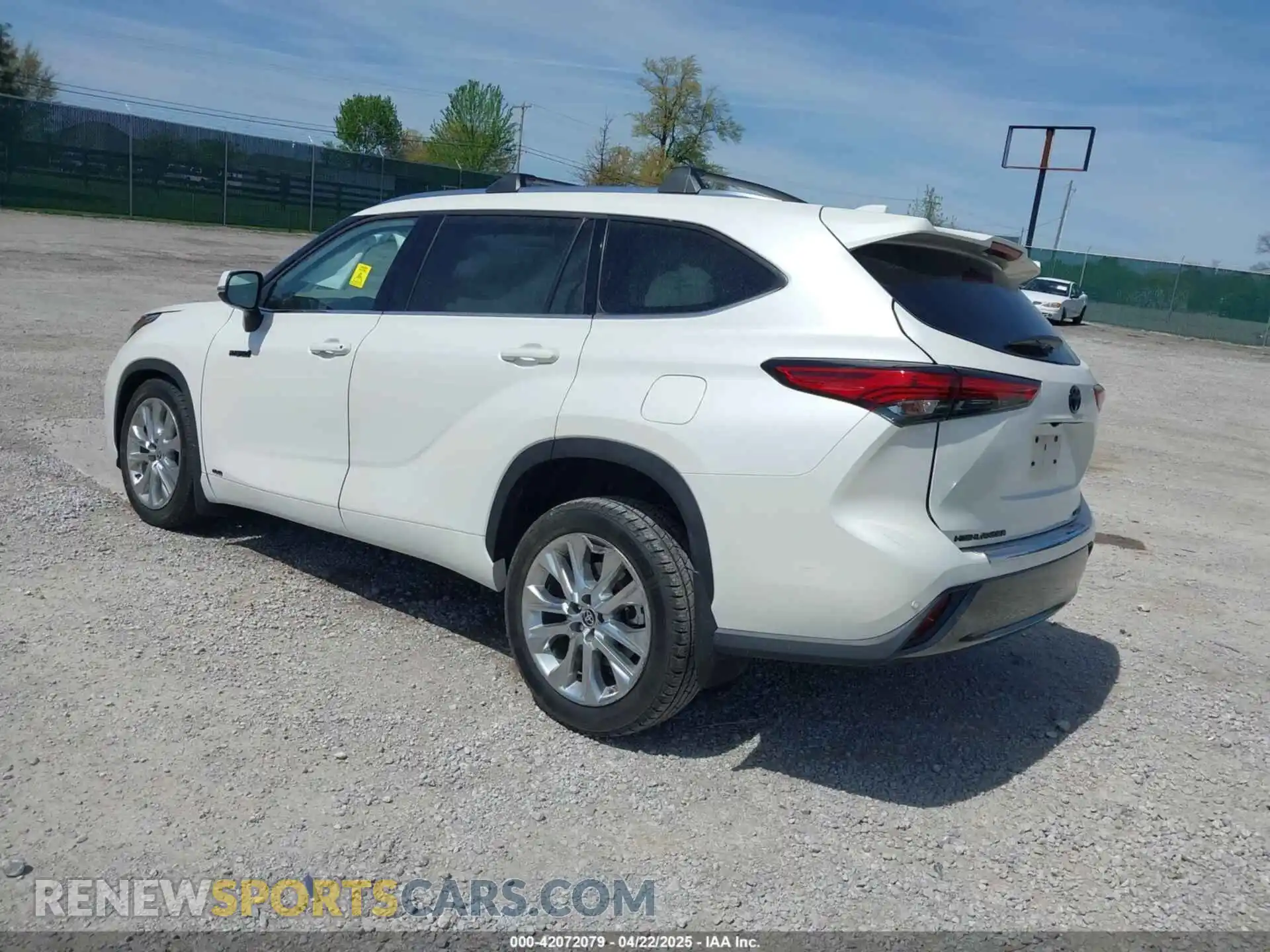 3 Photograph of a damaged car 5TDXBRCH0MS033548 TOYOTA HIGHLANDER 2021