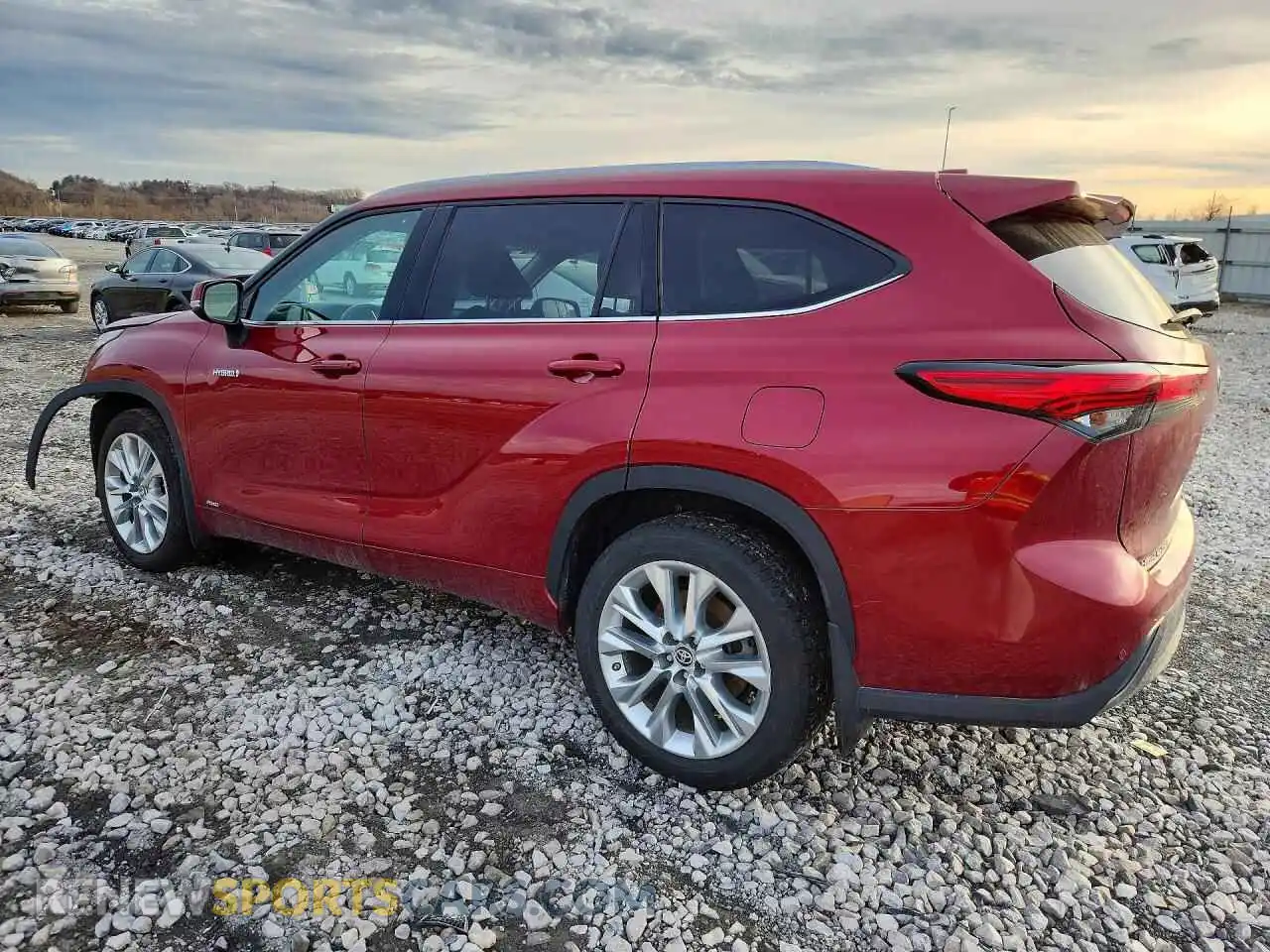 2 Photograph of a damaged car 5TDXBRCH0MS035266 TOYOTA HIGHLANDER 2021