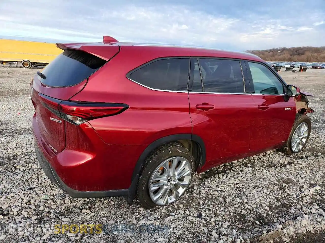 3 Photograph of a damaged car 5TDXBRCH0MS035266 TOYOTA HIGHLANDER 2021